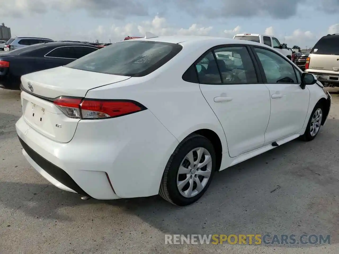 4 Photograph of a damaged car 5YFEPRAE6LP119715 TOYOTA COROLLA 2020