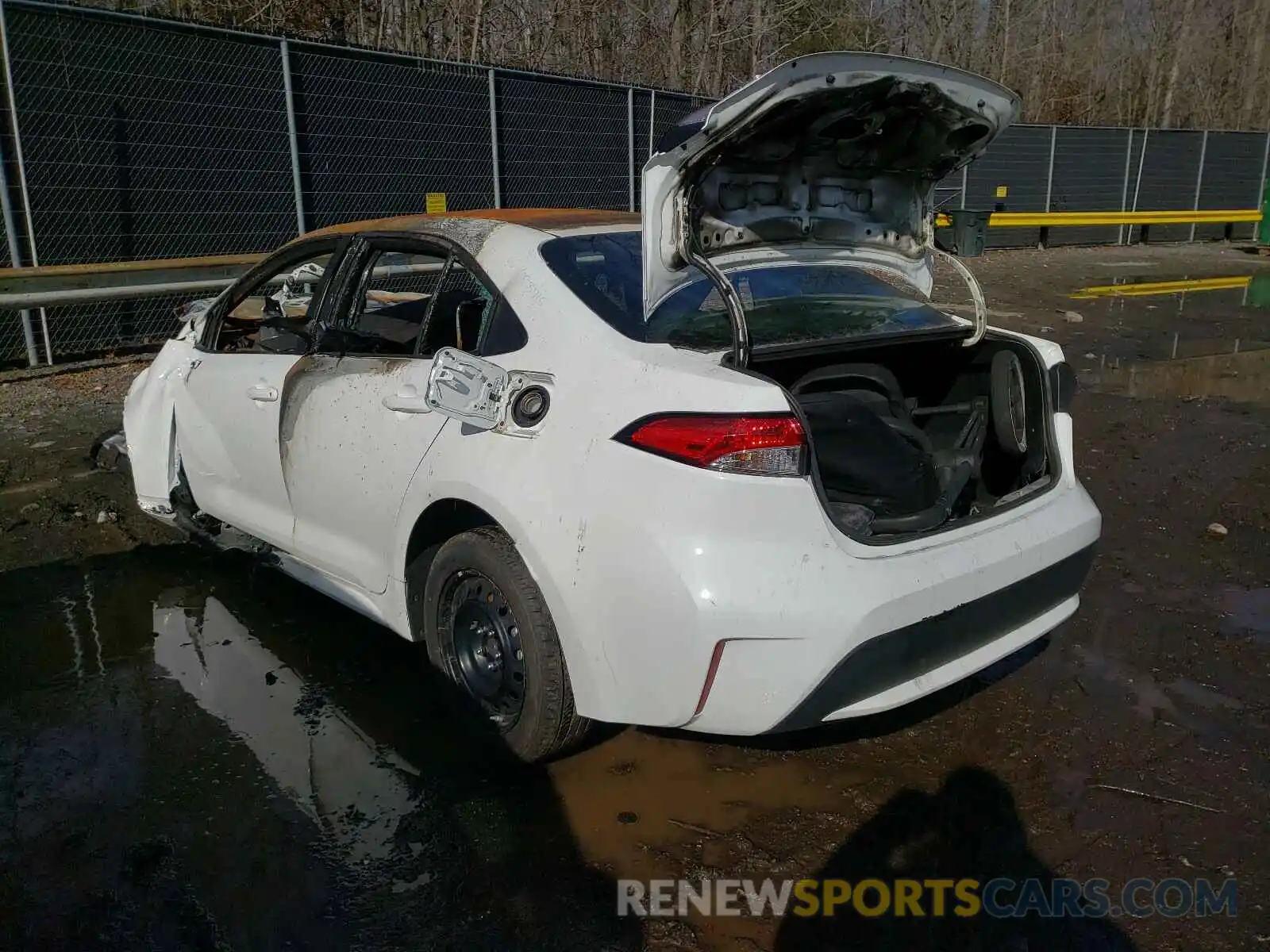 3 Photograph of a damaged car 5YFEPRAE6LP121786 TOYOTA COROLLA 2020