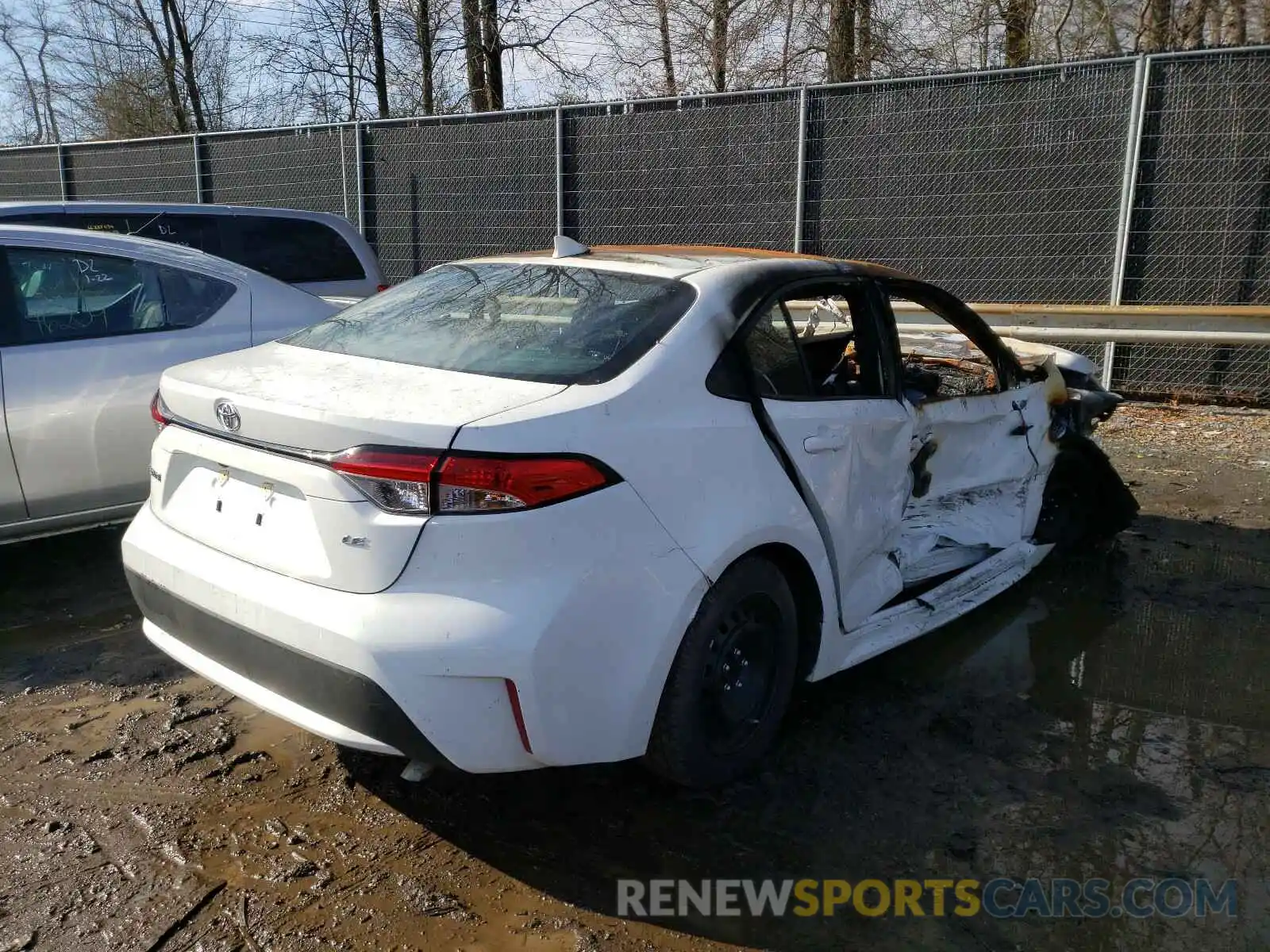 4 Photograph of a damaged car 5YFEPRAE6LP121786 TOYOTA COROLLA 2020