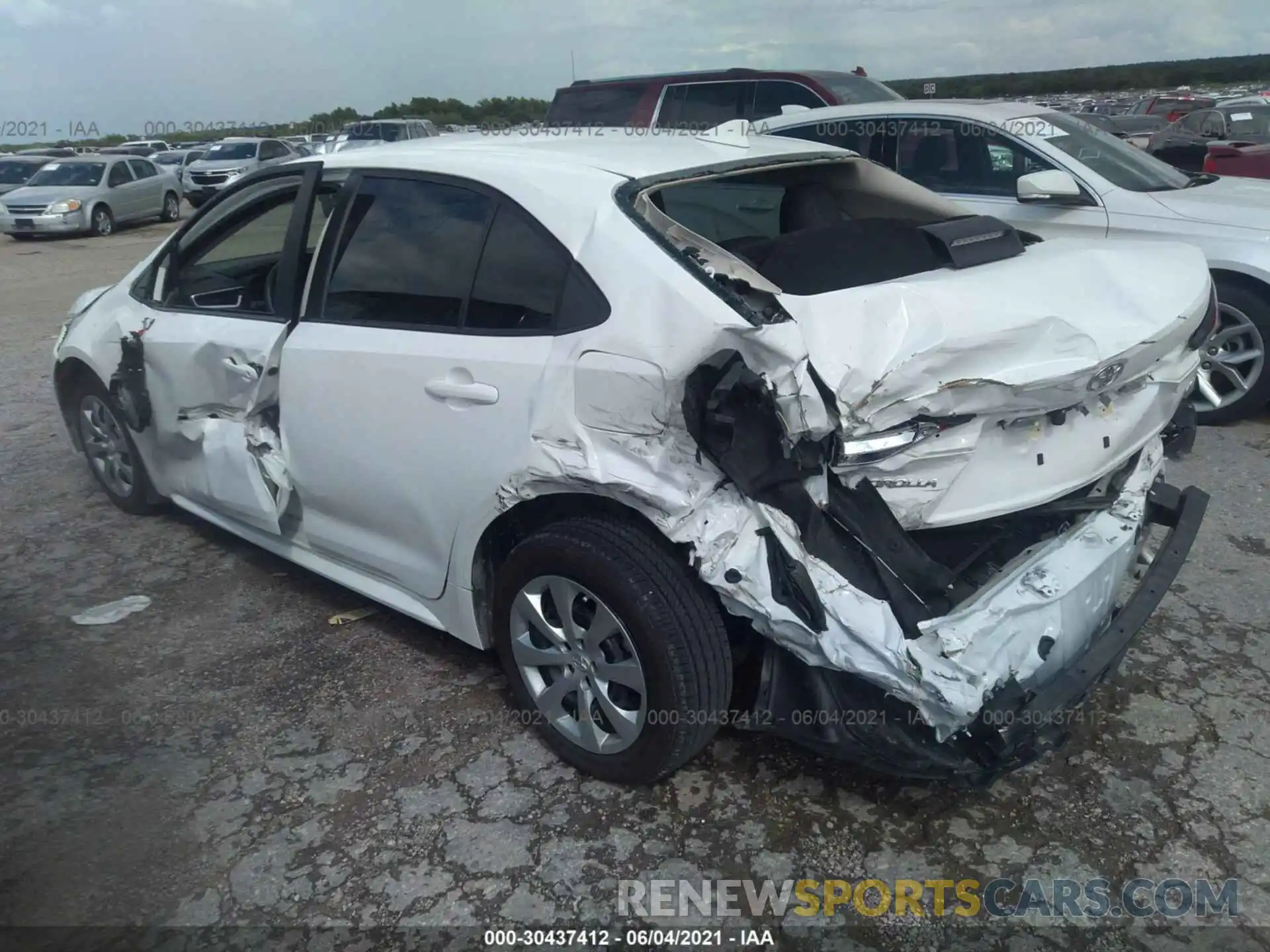 3 Photograph of a damaged car 5YFEPRAE6LP129466 TOYOTA COROLLA 2020