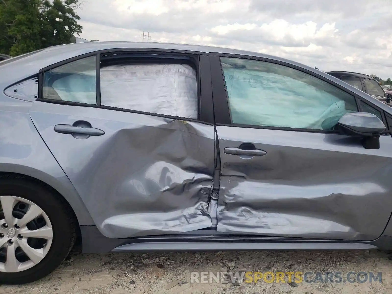 9 Photograph of a damaged car 5YFEPRAE6LP130956 TOYOTA COROLLA 2020