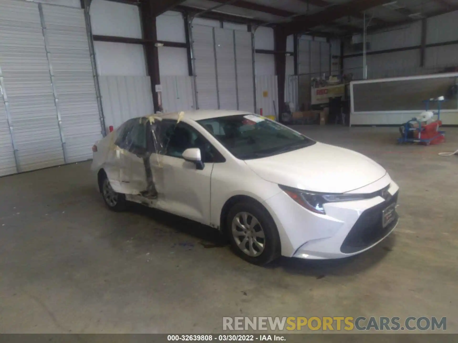 1 Photograph of a damaged car 5YFEPRAE6LP131301 TOYOTA COROLLA 2020