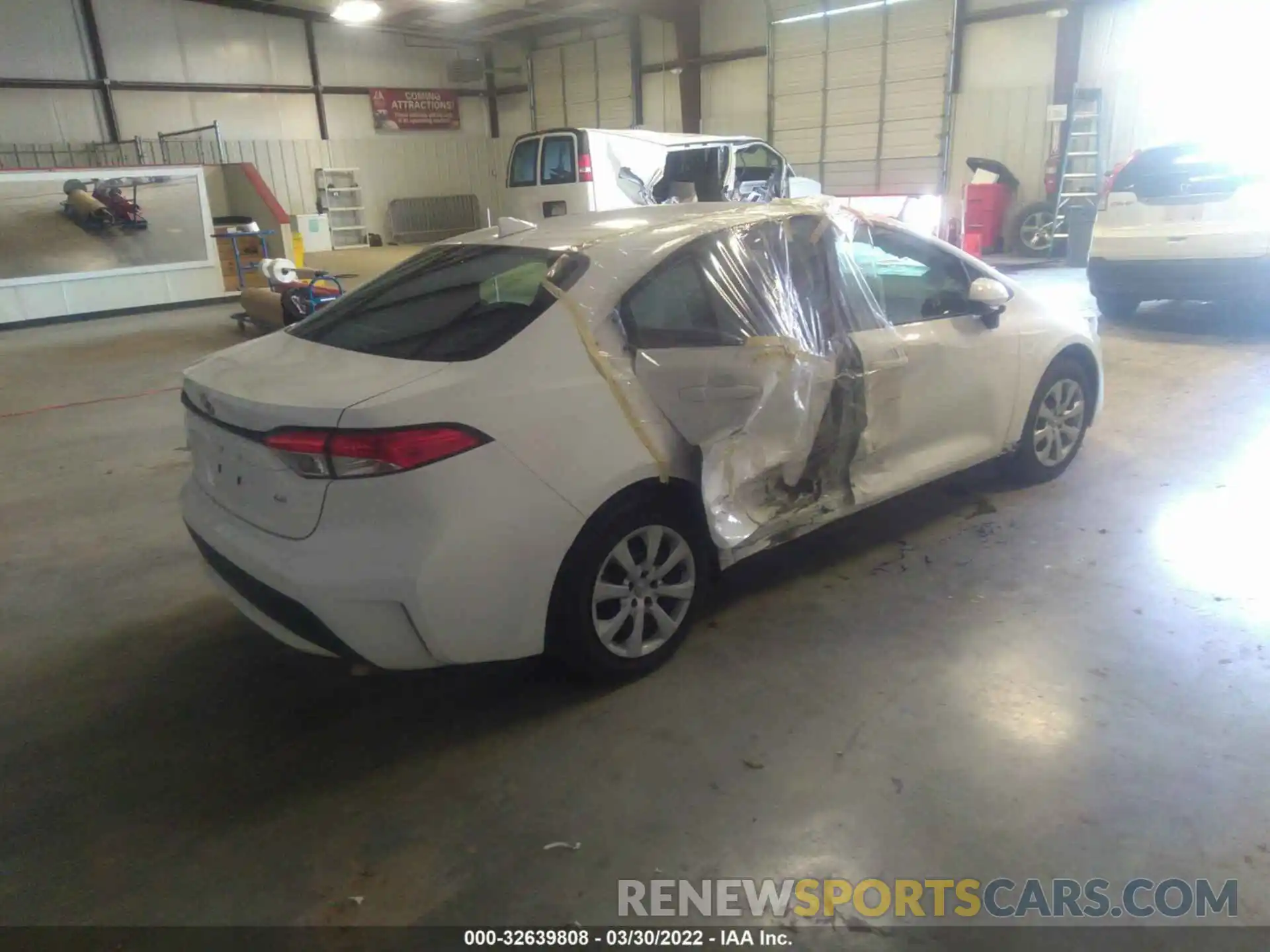 4 Photograph of a damaged car 5YFEPRAE6LP131301 TOYOTA COROLLA 2020