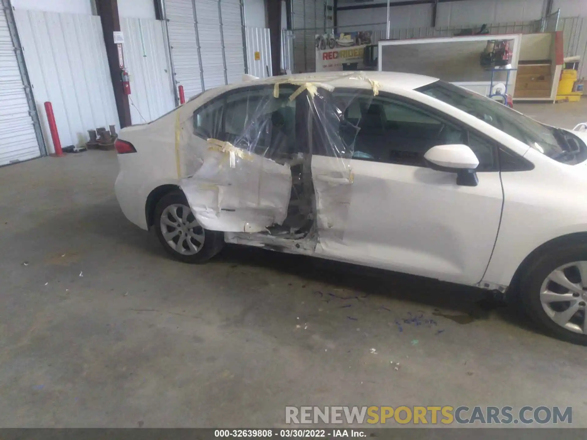 6 Photograph of a damaged car 5YFEPRAE6LP131301 TOYOTA COROLLA 2020