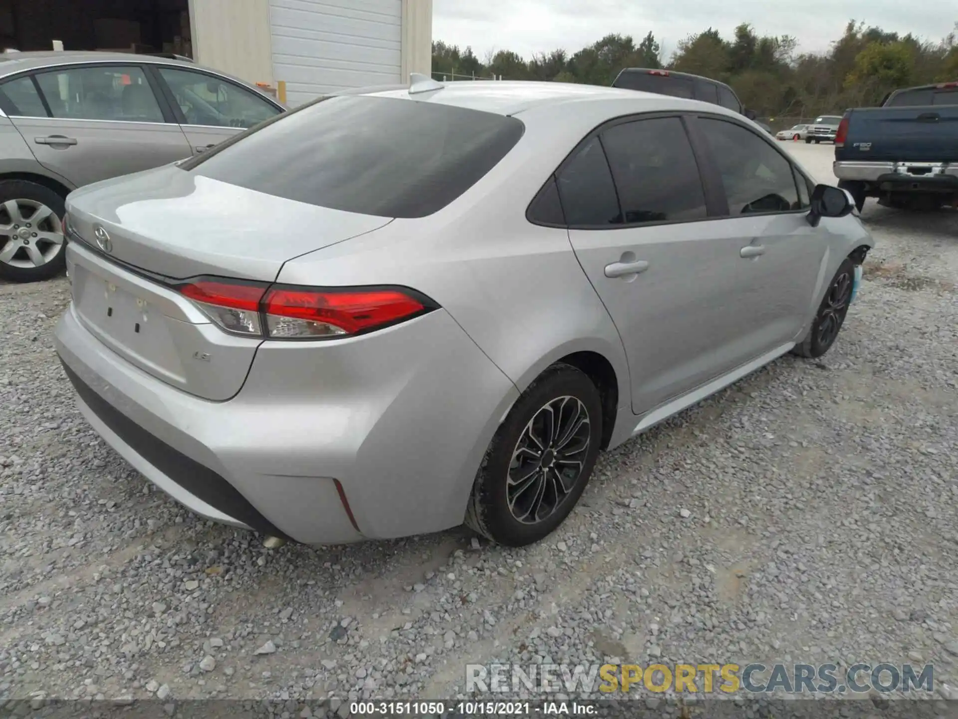 4 Photograph of a damaged car 5YFEPRAE6LP131718 TOYOTA COROLLA 2020