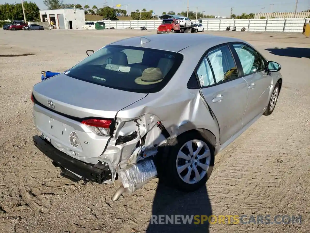 4 Photograph of a damaged car 5YFEPRAE6LP132397 TOYOTA COROLLA 2020