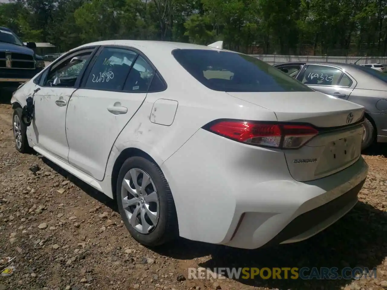 3 Photograph of a damaged car 5YFEPRAE6LP132576 TOYOTA COROLLA 2020