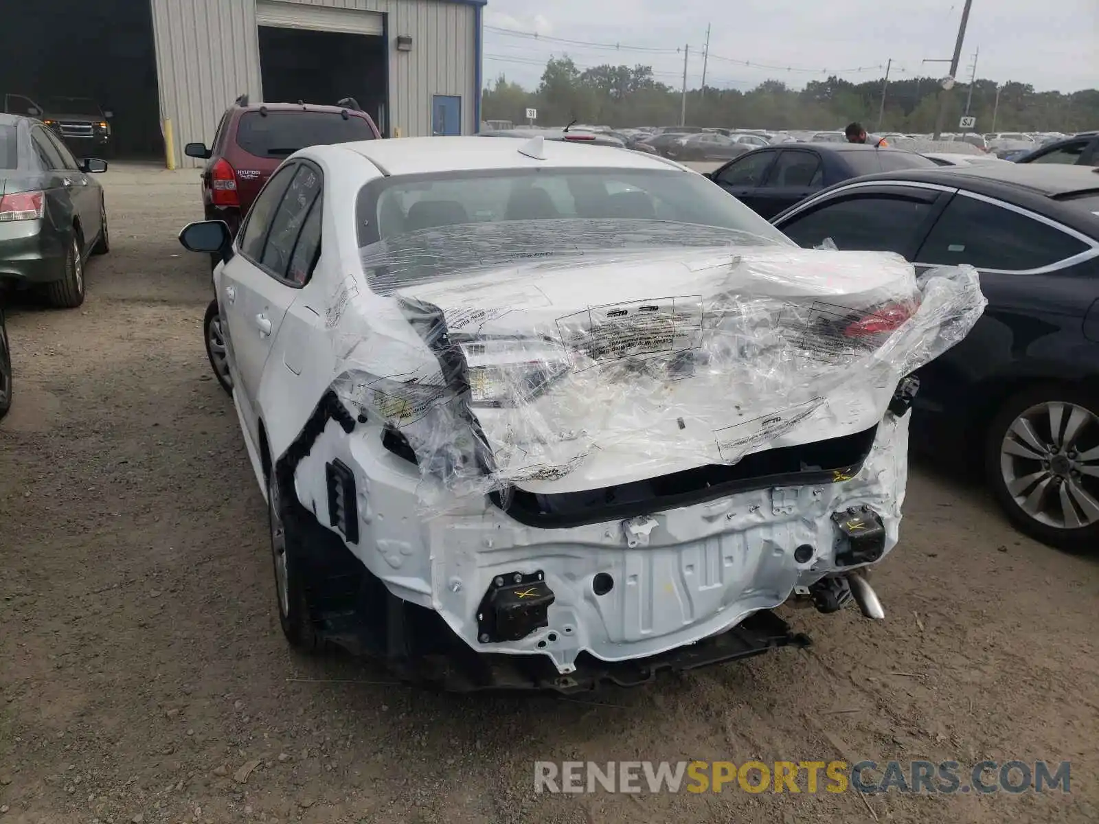 3 Photograph of a damaged car 5YFEPRAE6LP137177 TOYOTA COROLLA 2020