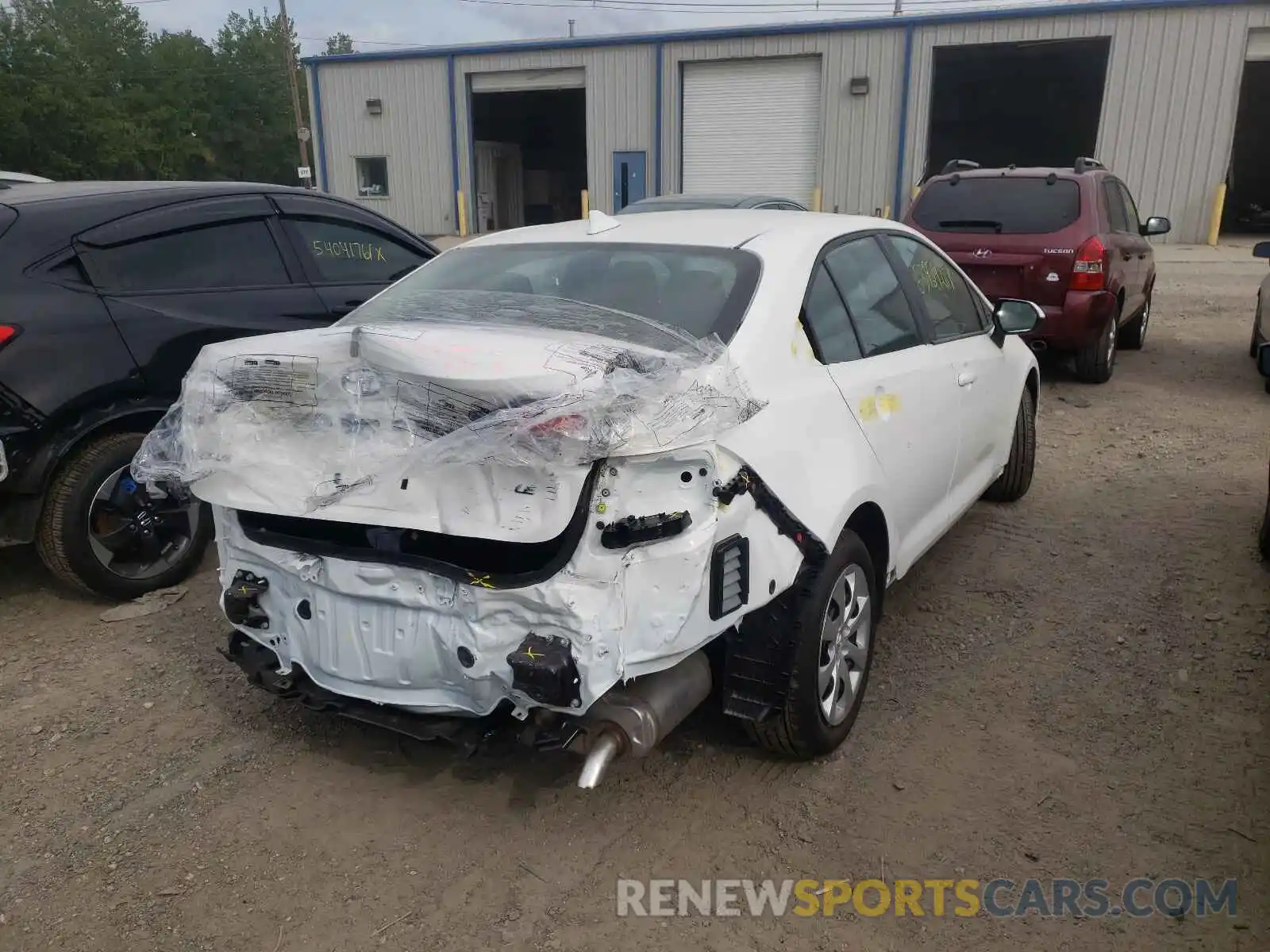 4 Photograph of a damaged car 5YFEPRAE6LP137177 TOYOTA COROLLA 2020