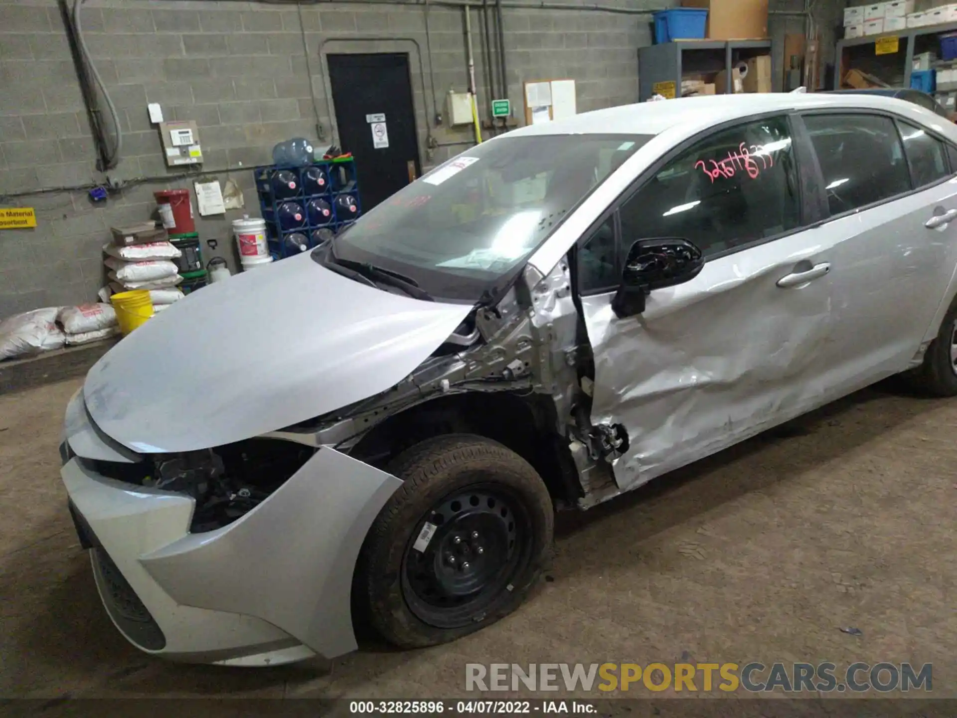 2 Photograph of a damaged car 5YFEPRAE6LP141634 TOYOTA COROLLA 2020