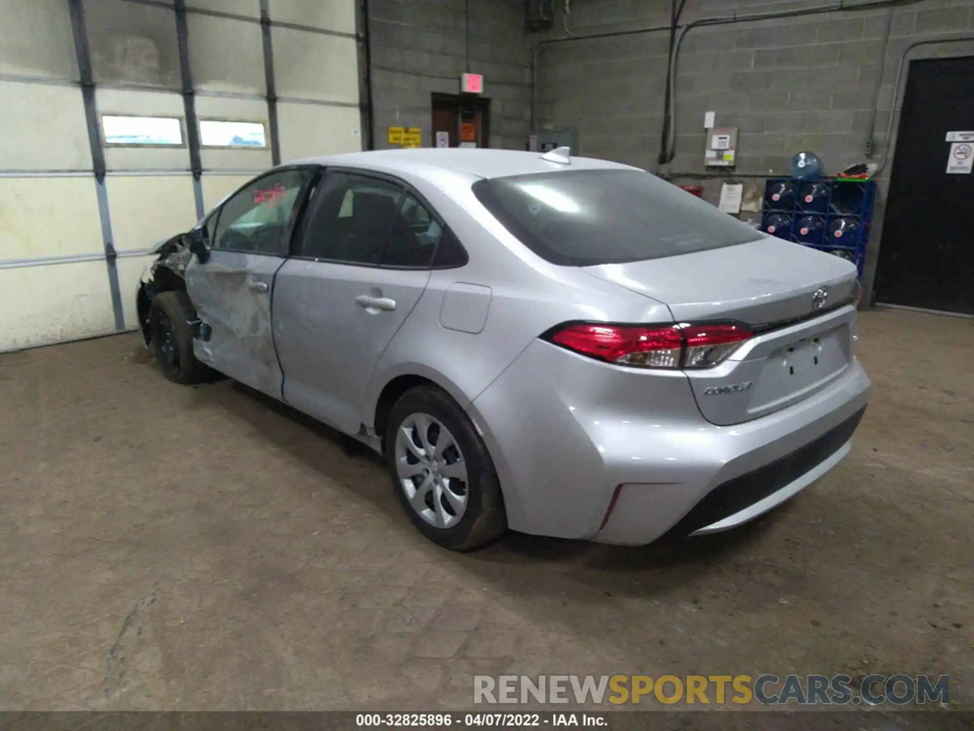 3 Photograph of a damaged car 5YFEPRAE6LP141634 TOYOTA COROLLA 2020