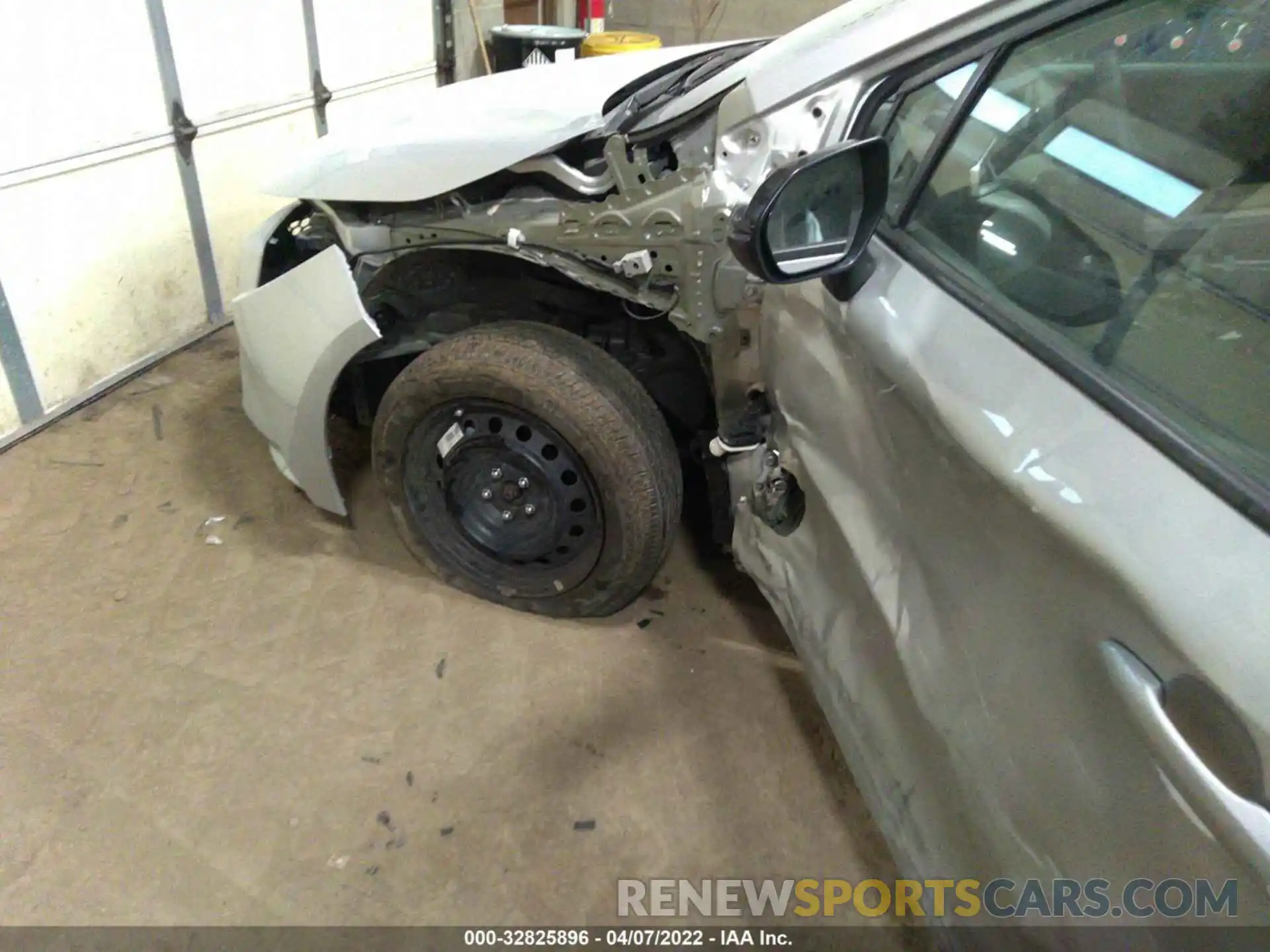 6 Photograph of a damaged car 5YFEPRAE6LP141634 TOYOTA COROLLA 2020