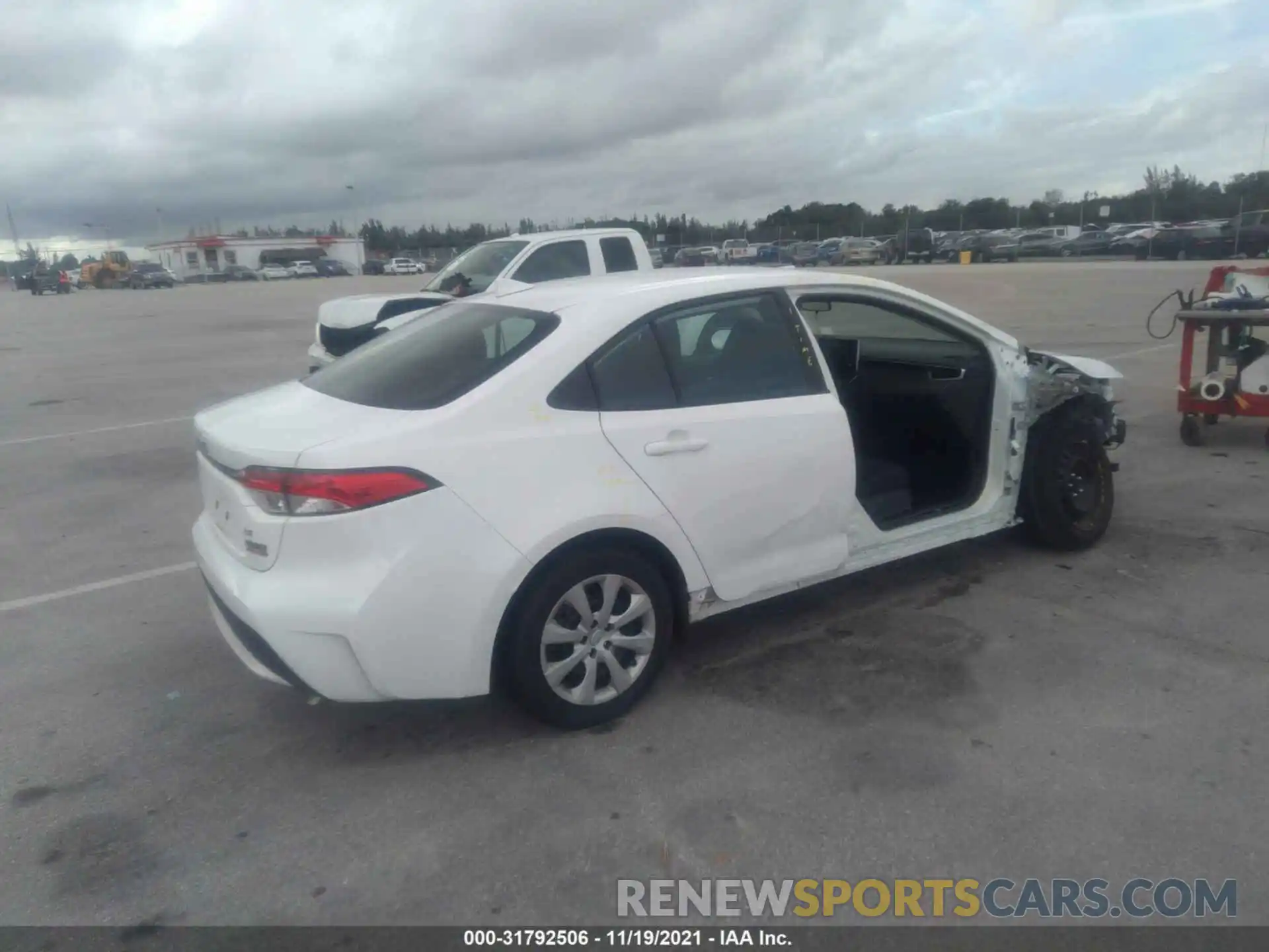 4 Photograph of a damaged car 5YFEPRAE6LP142217 TOYOTA COROLLA 2020