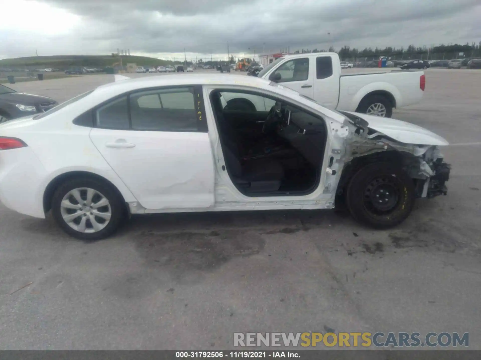 6 Photograph of a damaged car 5YFEPRAE6LP142217 TOYOTA COROLLA 2020