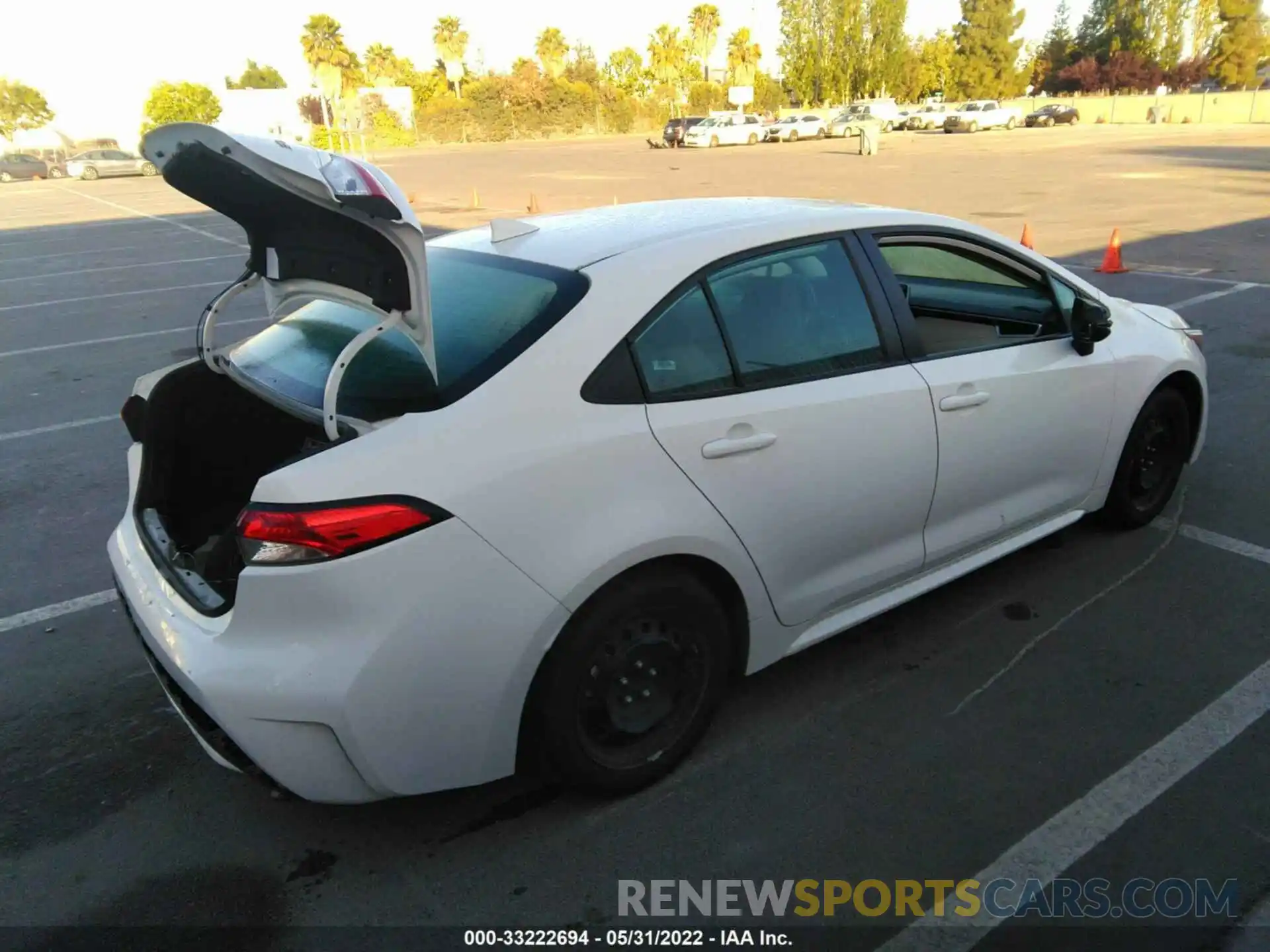 4 Photograph of a damaged car 5YFEPRAE7LP004105 TOYOTA COROLLA 2020