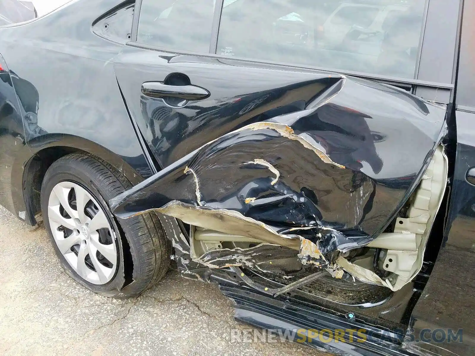 9 Photograph of a damaged car 5YFEPRAE7LP004220 TOYOTA COROLLA 2020