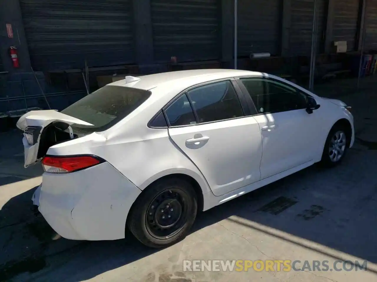 4 Photograph of a damaged car 5YFEPRAE7LP010308 TOYOTA COROLLA 2020