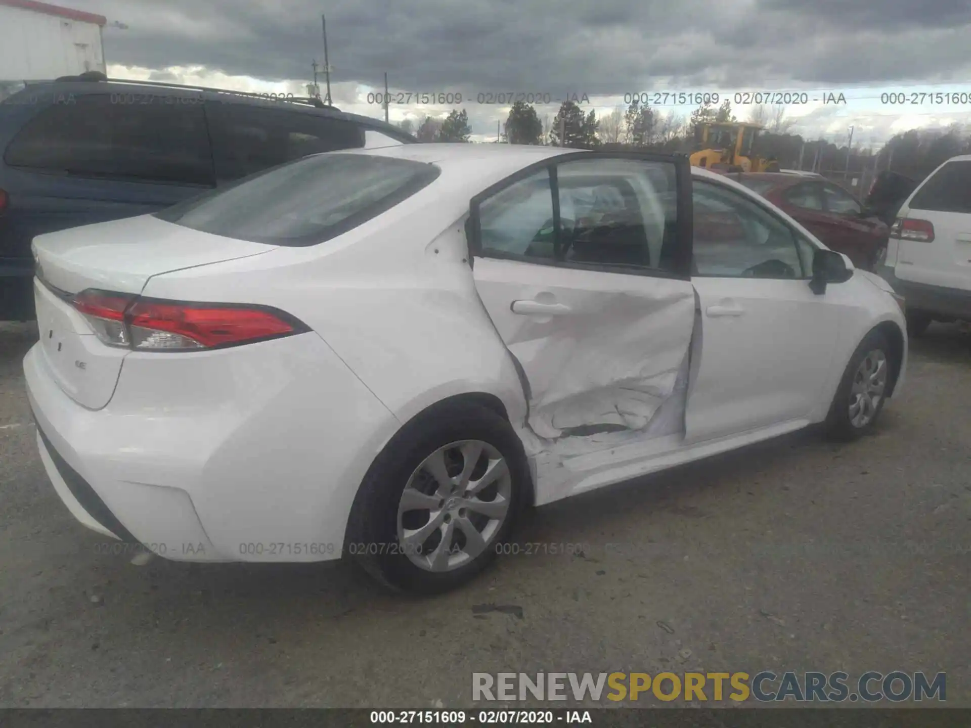 4 Photograph of a damaged car 5YFEPRAE7LP013094 TOYOTA COROLLA 2020