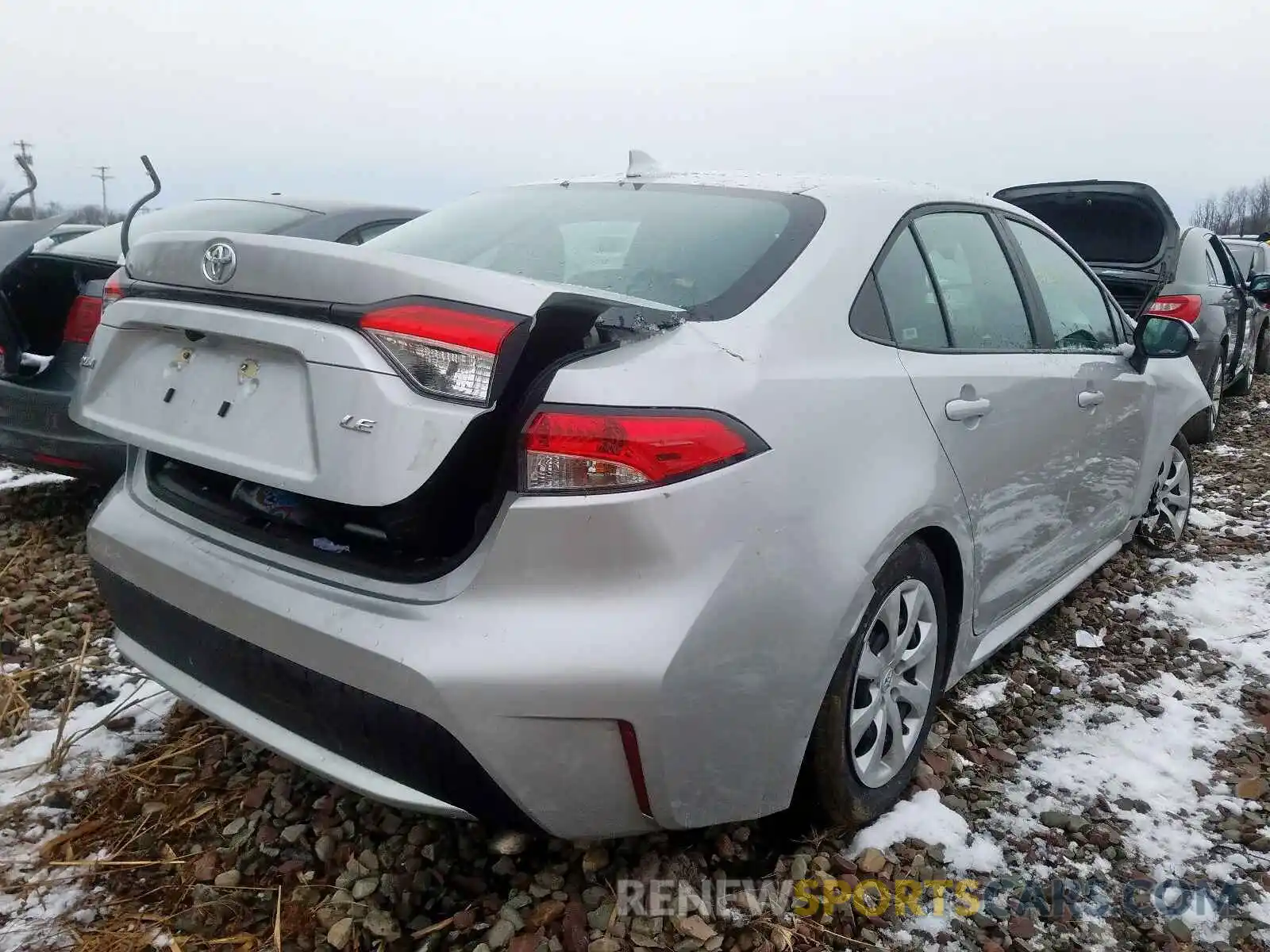 4 Photograph of a damaged car 5YFEPRAE7LP021017 TOYOTA COROLLA 2020