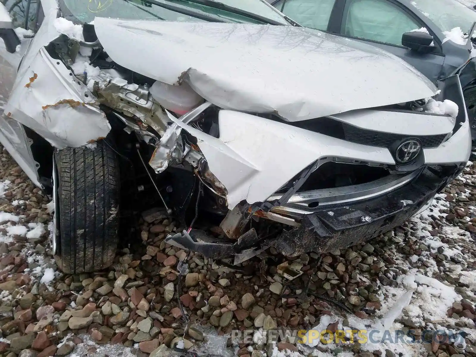 9 Photograph of a damaged car 5YFEPRAE7LP021017 TOYOTA COROLLA 2020