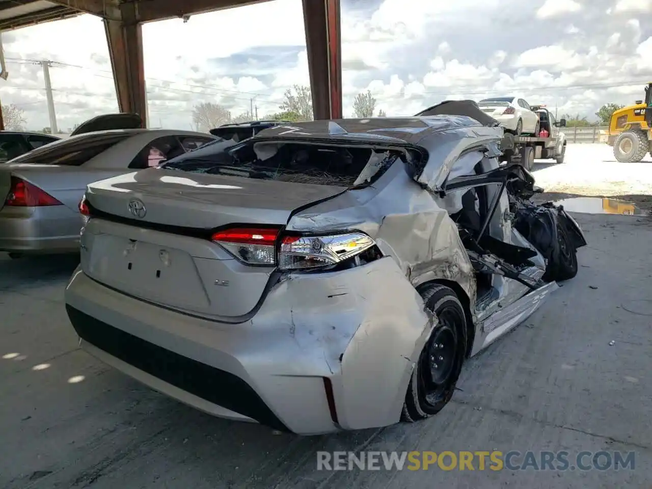 4 Photograph of a damaged car 5YFEPRAE7LP023284 TOYOTA COROLLA 2020