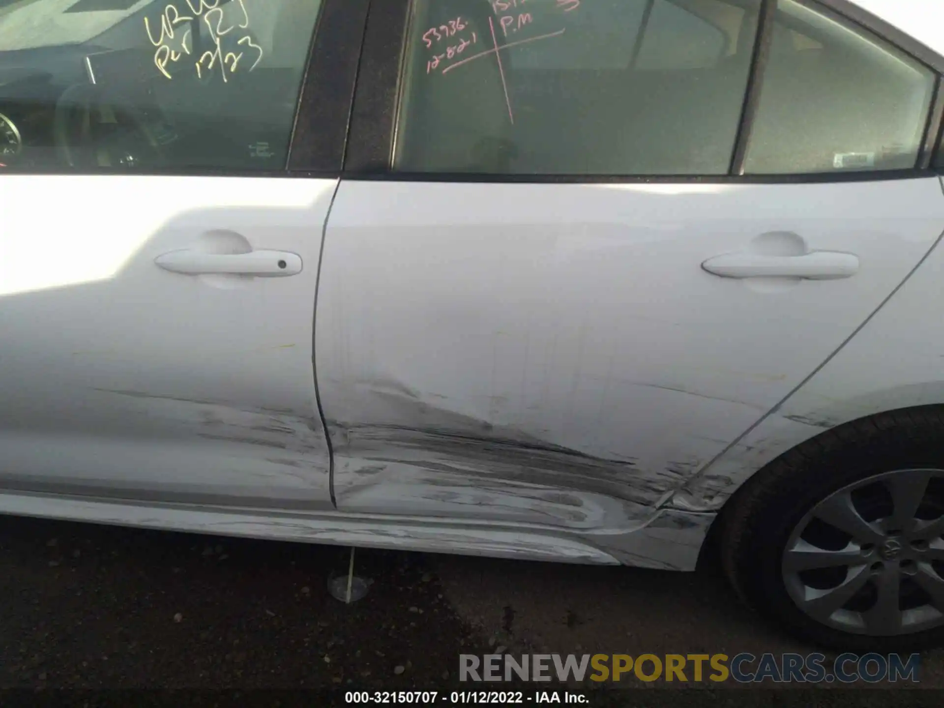 6 Photograph of a damaged car 5YFEPRAE7LP025181 TOYOTA COROLLA 2020