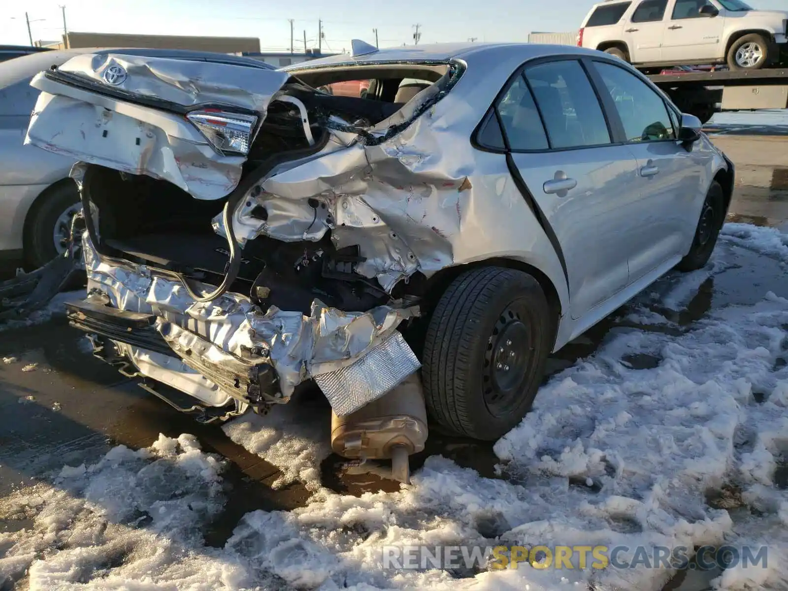 4 Photograph of a damaged car 5YFEPRAE7LP025231 TOYOTA COROLLA 2020