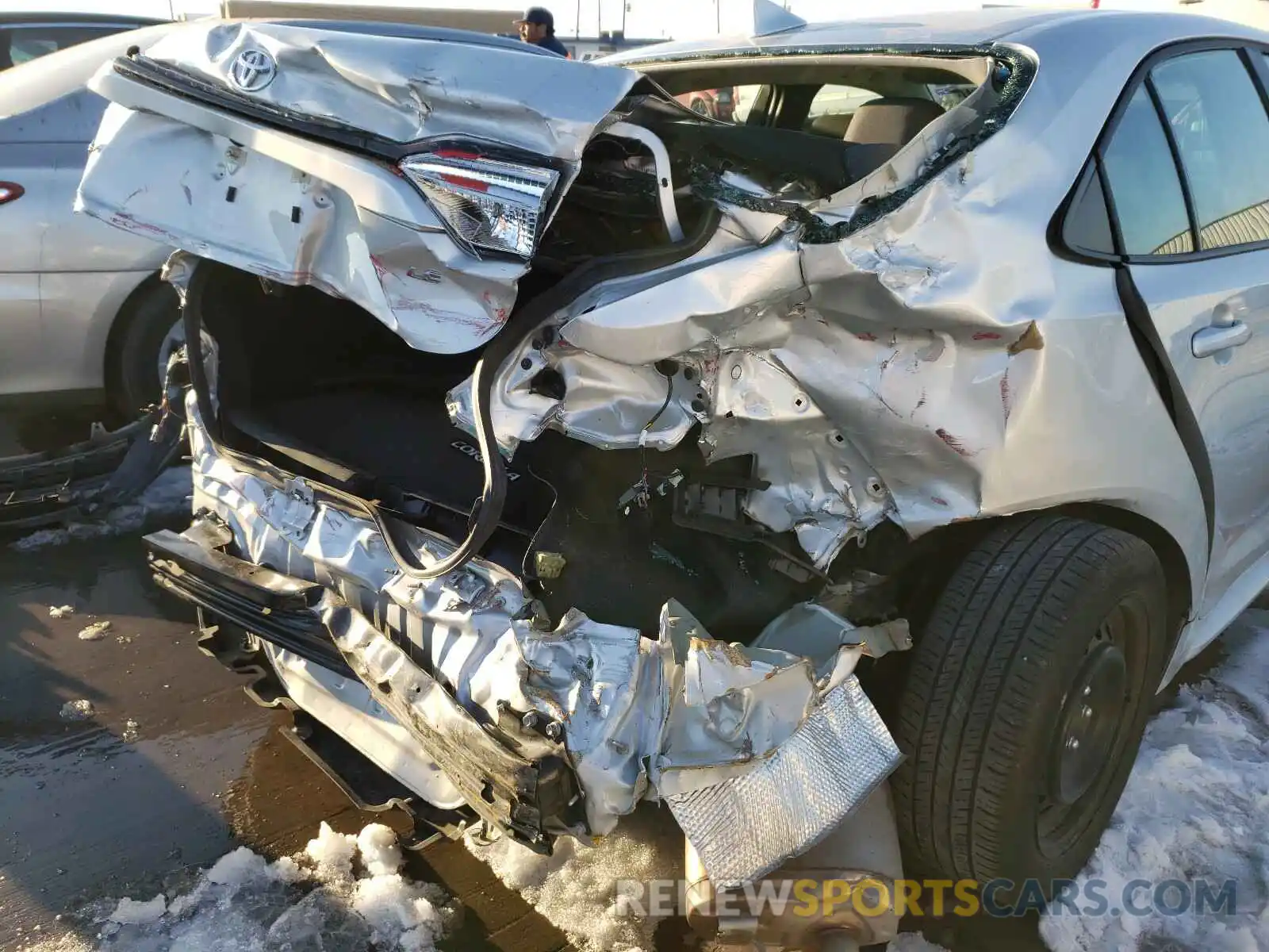 9 Photograph of a damaged car 5YFEPRAE7LP025231 TOYOTA COROLLA 2020