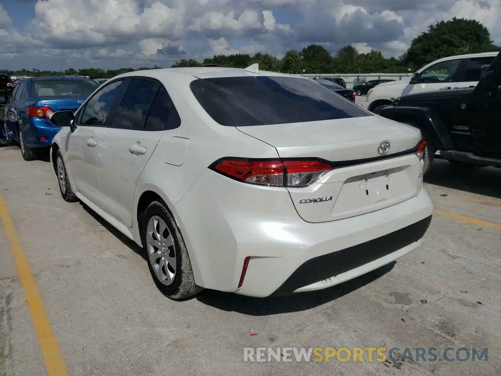 3 Photograph of a damaged car 5YFEPRAE7LP026041 TOYOTA COROLLA 2020