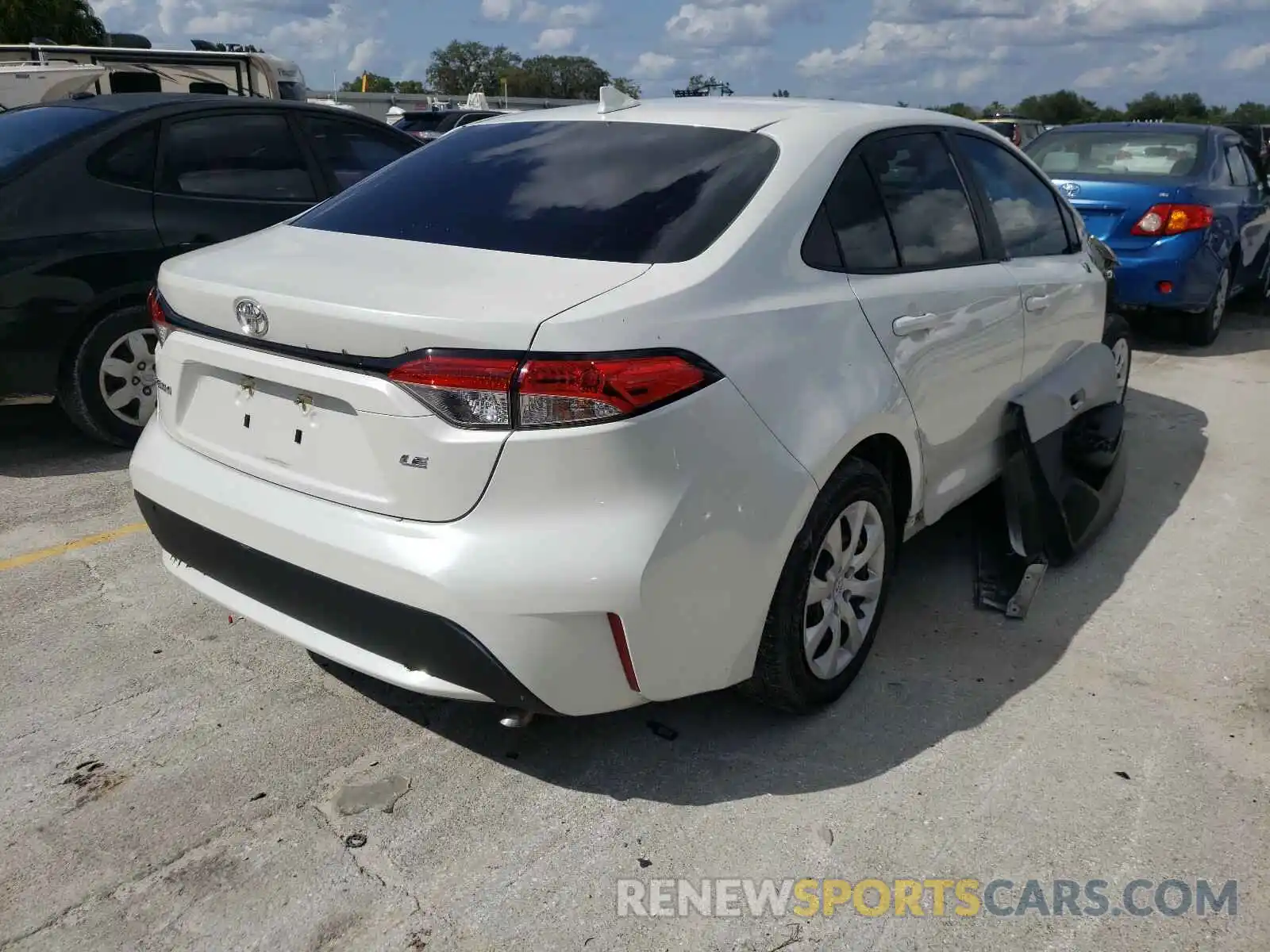 4 Photograph of a damaged car 5YFEPRAE7LP026041 TOYOTA COROLLA 2020