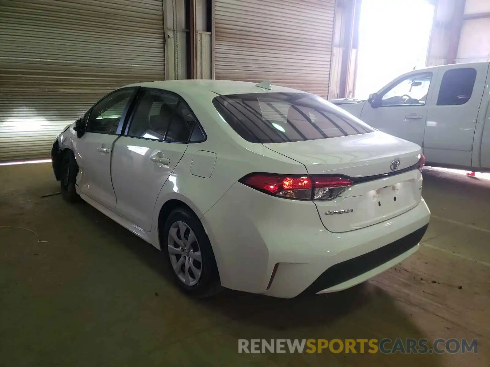 3 Photograph of a damaged car 5YFEPRAE7LP026282 TOYOTA COROLLA 2020