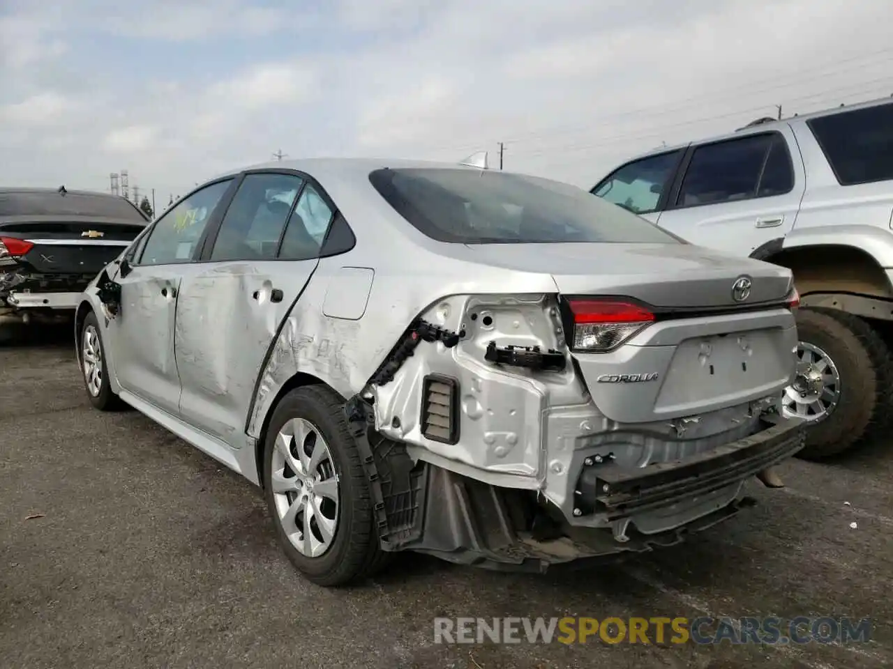 3 Photograph of a damaged car 5YFEPRAE7LP027660 TOYOTA COROLLA 2020