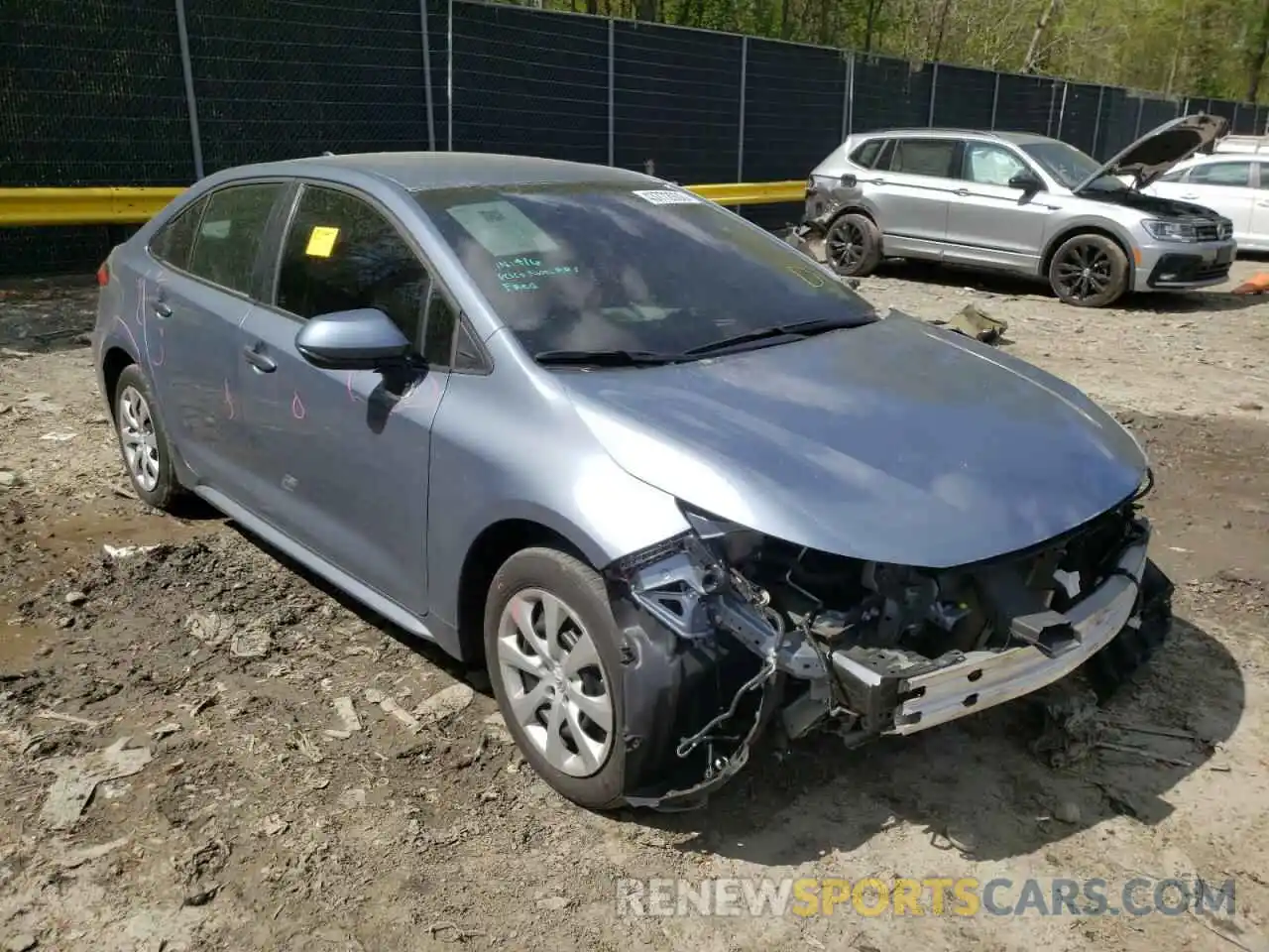 1 Photograph of a damaged car 5YFEPRAE7LP029554 TOYOTA COROLLA 2020