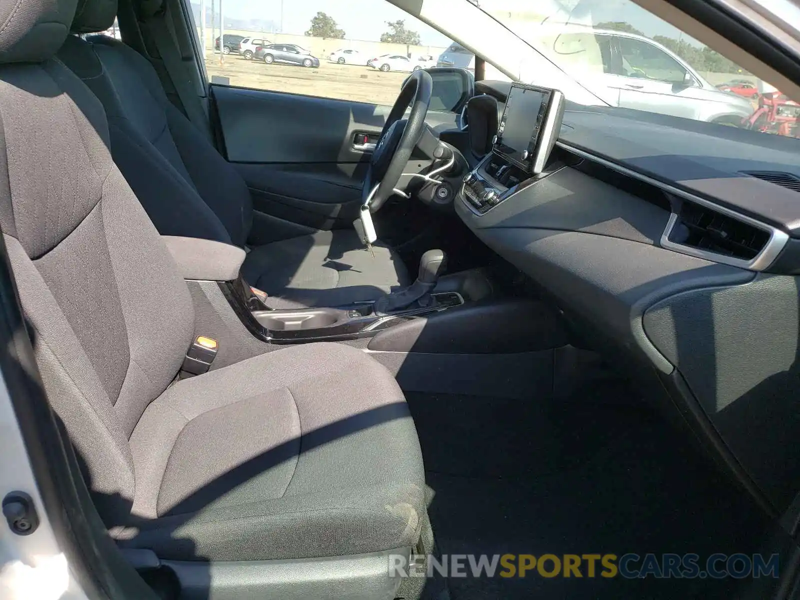 5 Photograph of a damaged car 5YFEPRAE7LP035418 TOYOTA COROLLA 2020