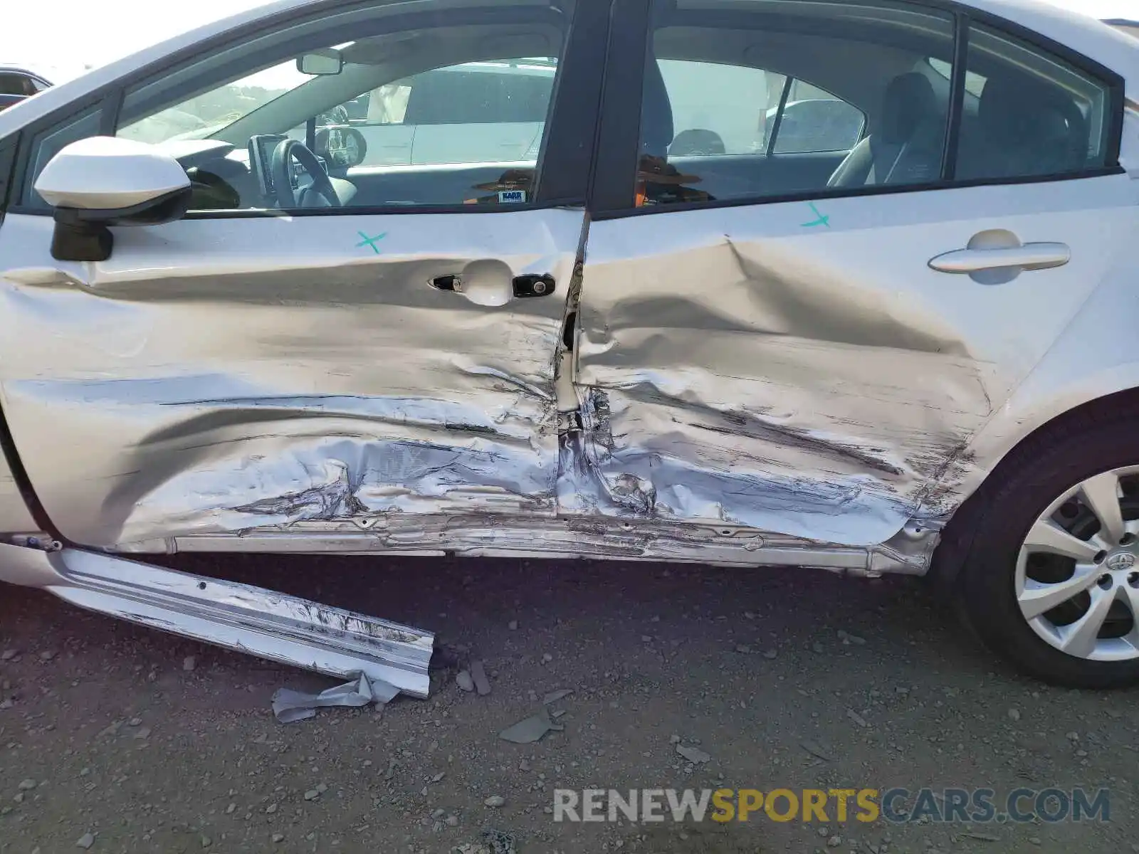 9 Photograph of a damaged car 5YFEPRAE7LP035418 TOYOTA COROLLA 2020