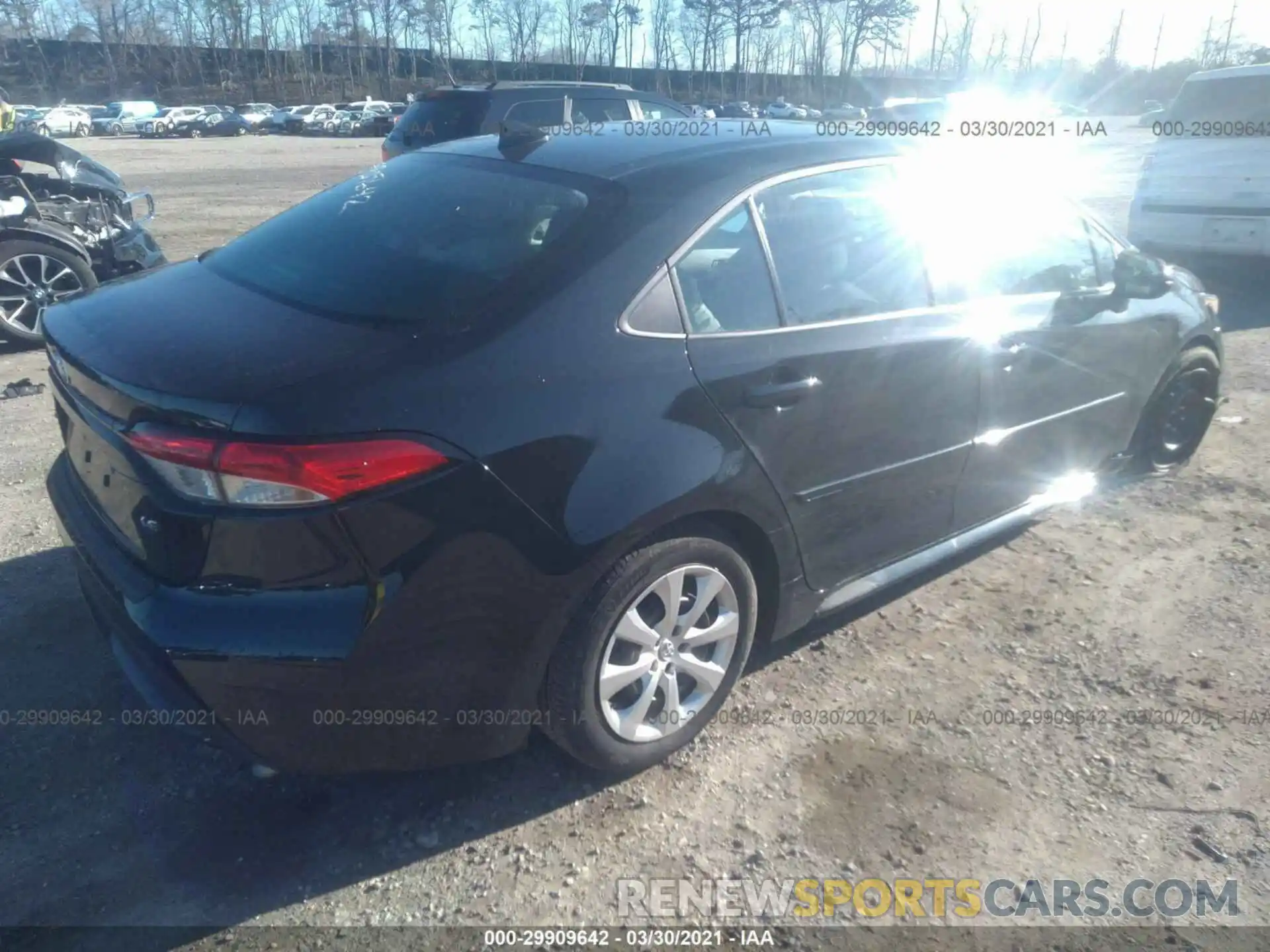 4 Photograph of a damaged car 5YFEPRAE7LP035676 TOYOTA COROLLA 2020