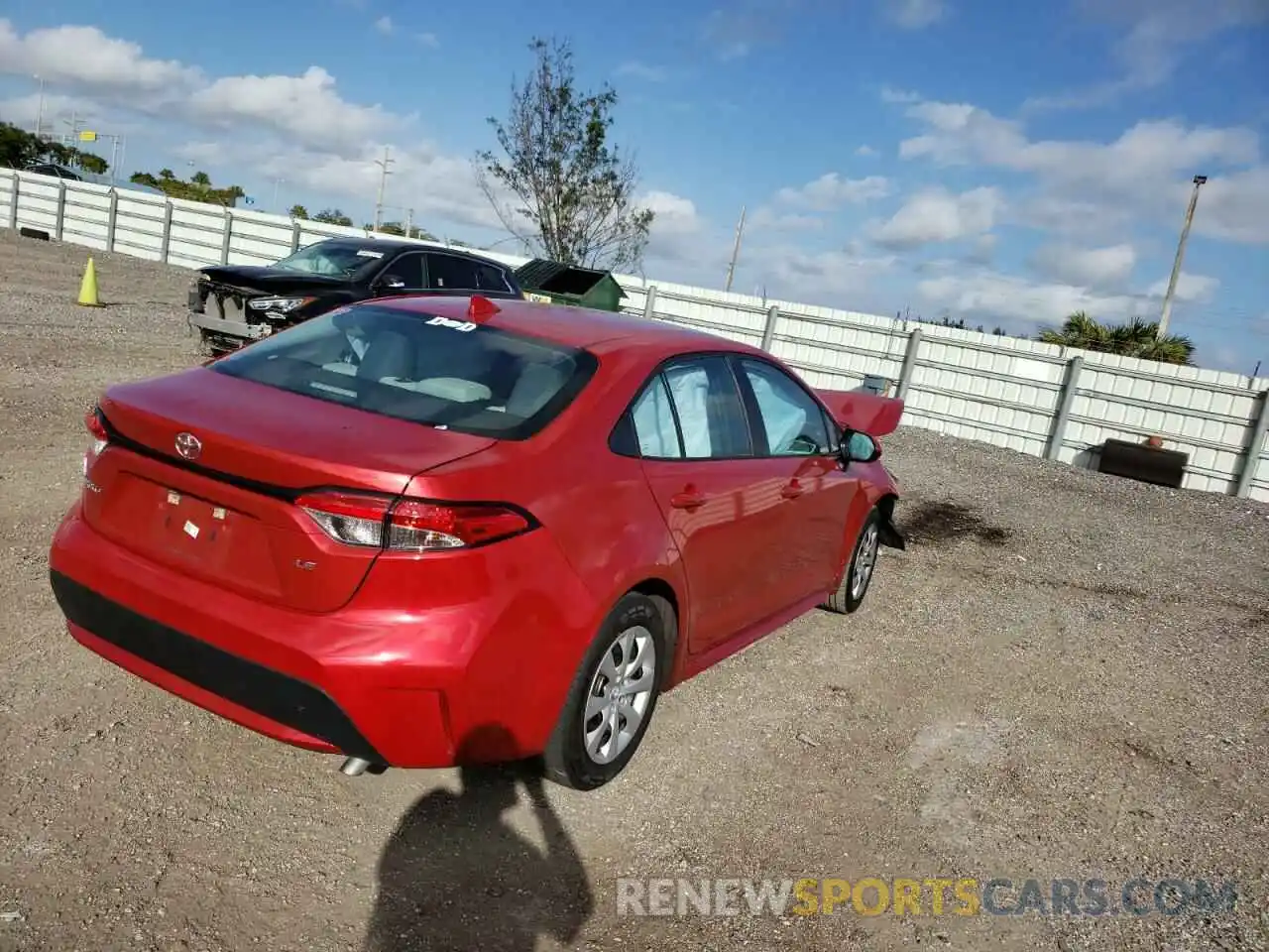 4 Photograph of a damaged car 5YFEPRAE7LP035953 TOYOTA COROLLA 2020