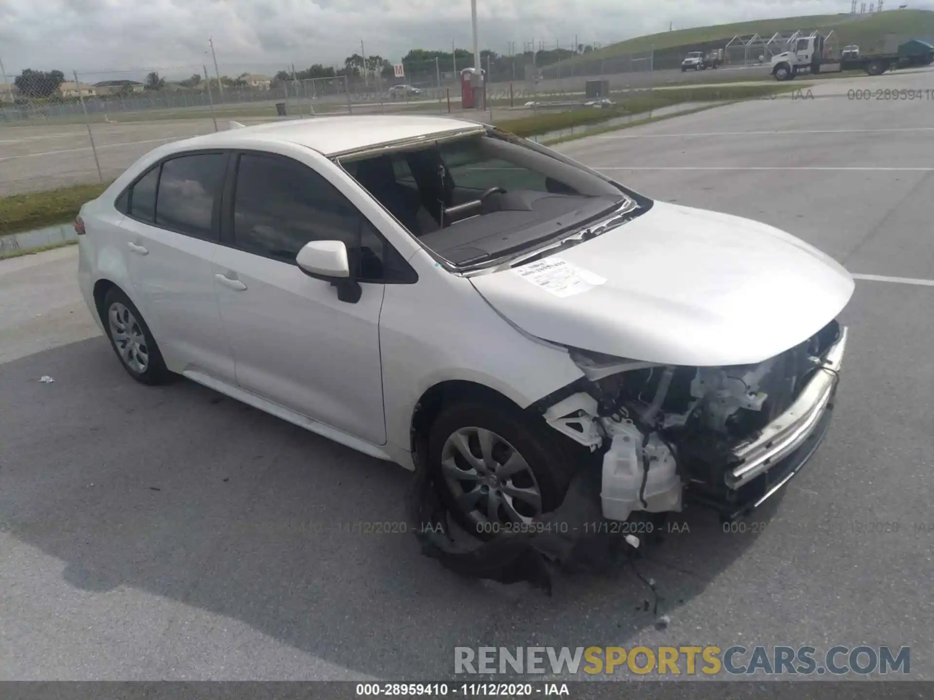 1 Photograph of a damaged car 5YFEPRAE7LP040943 TOYOTA COROLLA 2020