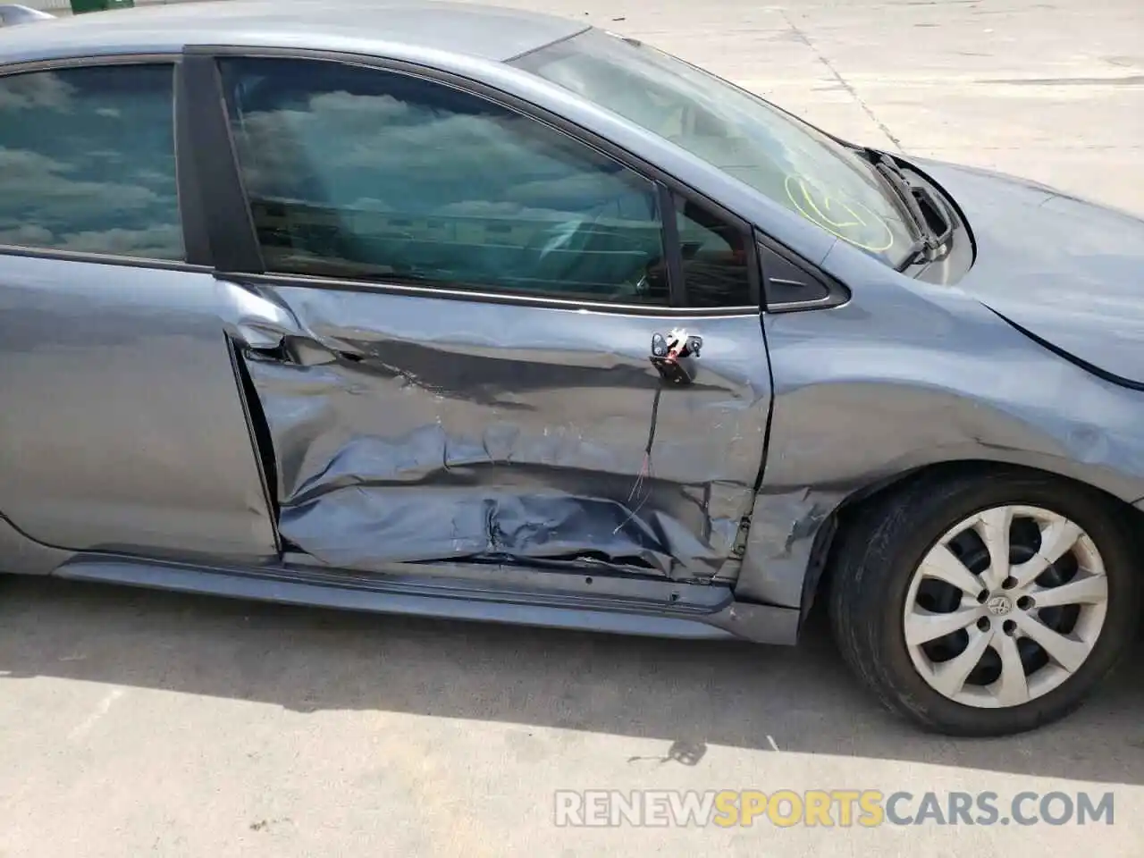 9 Photograph of a damaged car 5YFEPRAE7LP044488 TOYOTA COROLLA 2020