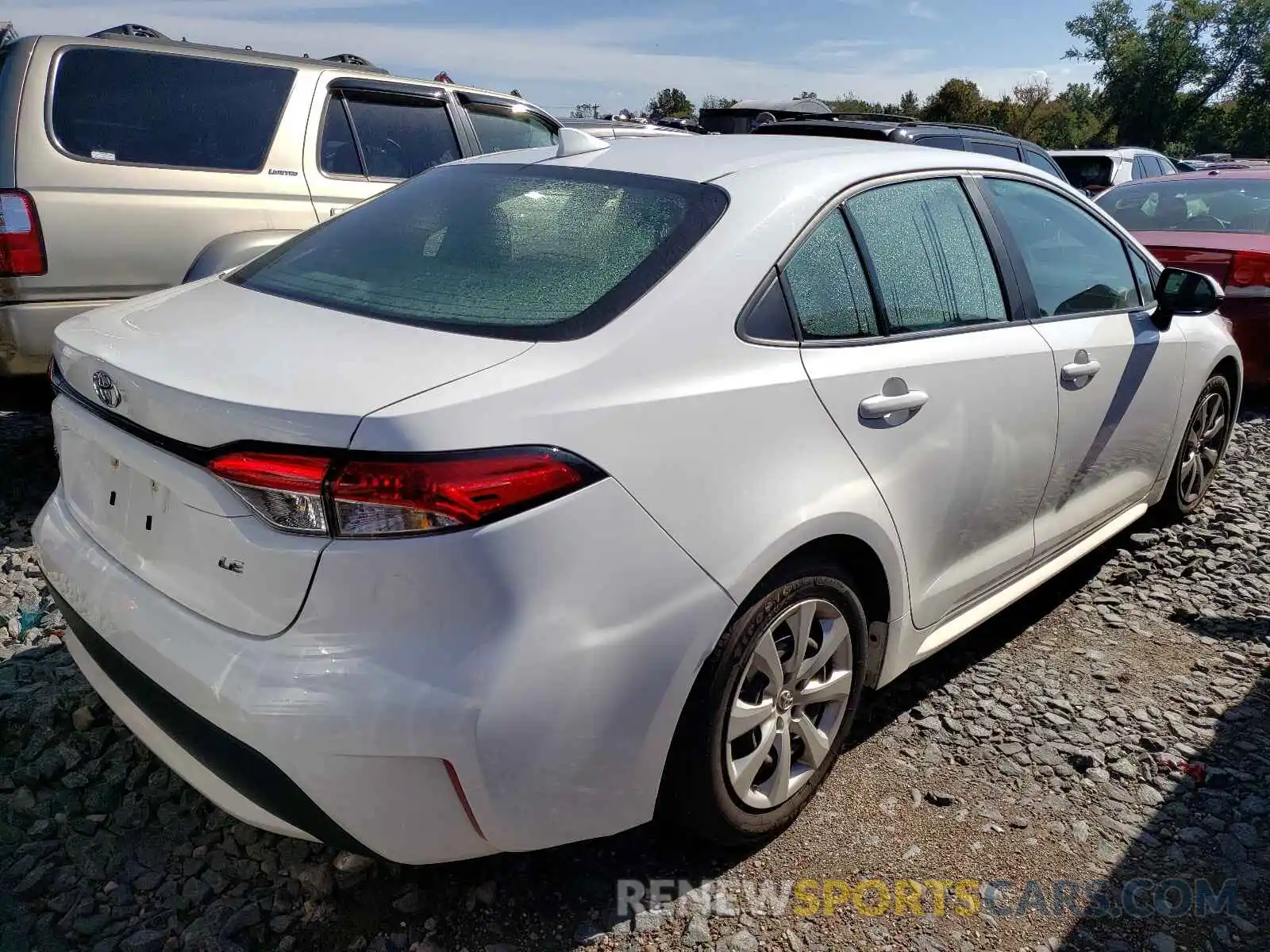 4 Photograph of a damaged car 5YFEPRAE7LP046452 TOYOTA COROLLA 2020