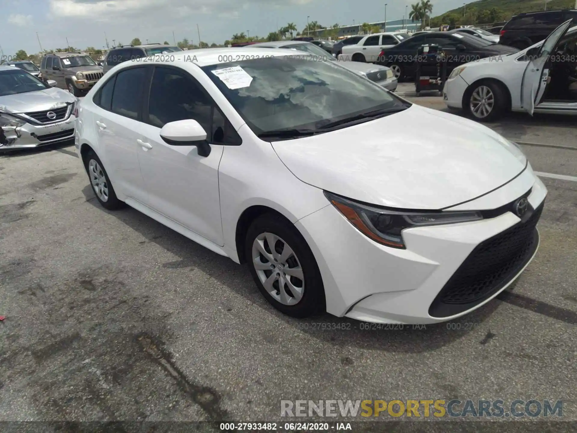 1 Photograph of a damaged car 5YFEPRAE7LP053370 TOYOTA COROLLA 2020