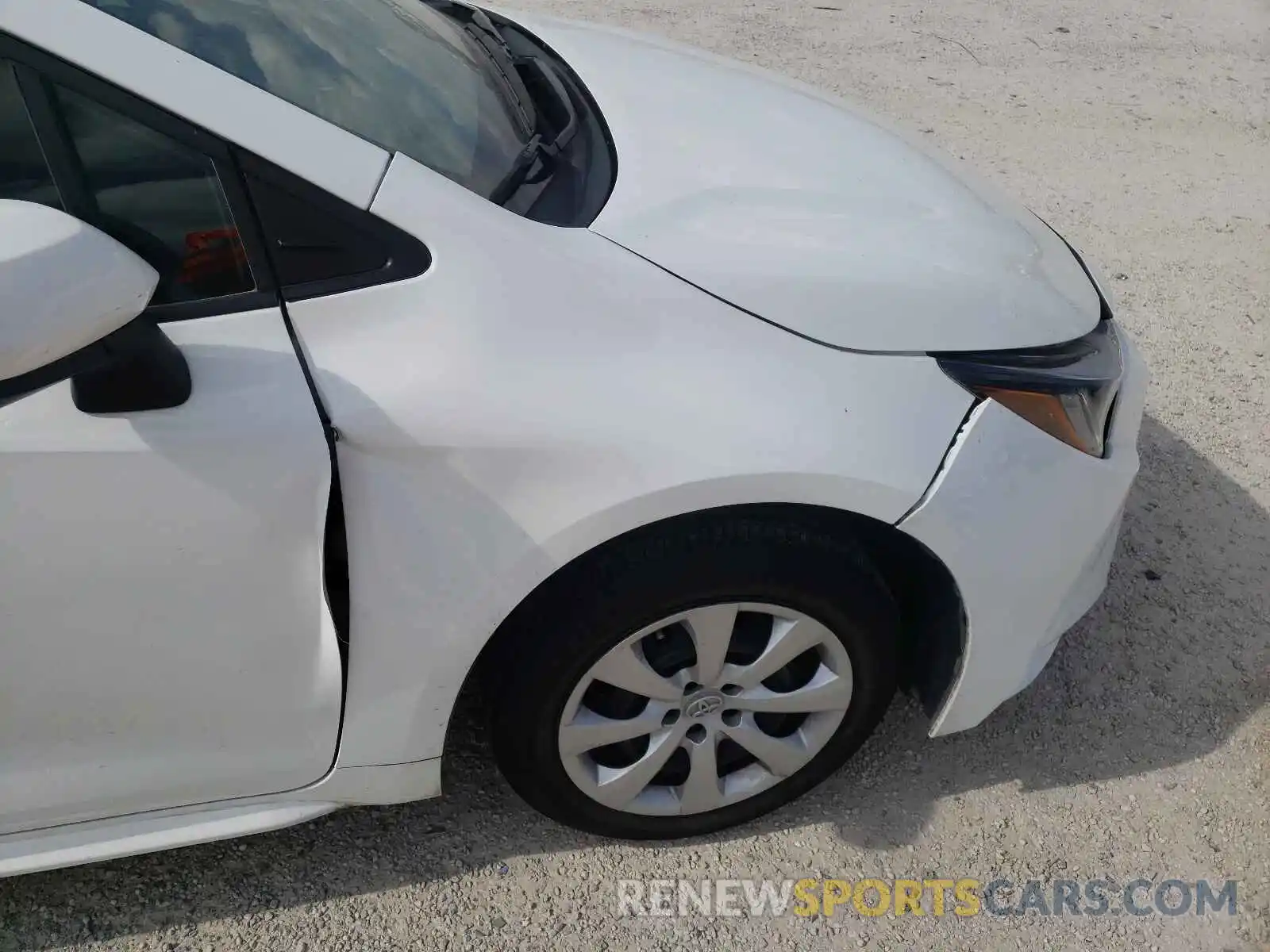 9 Photograph of a damaged car 5YFEPRAE7LP053577 TOYOTA COROLLA 2020