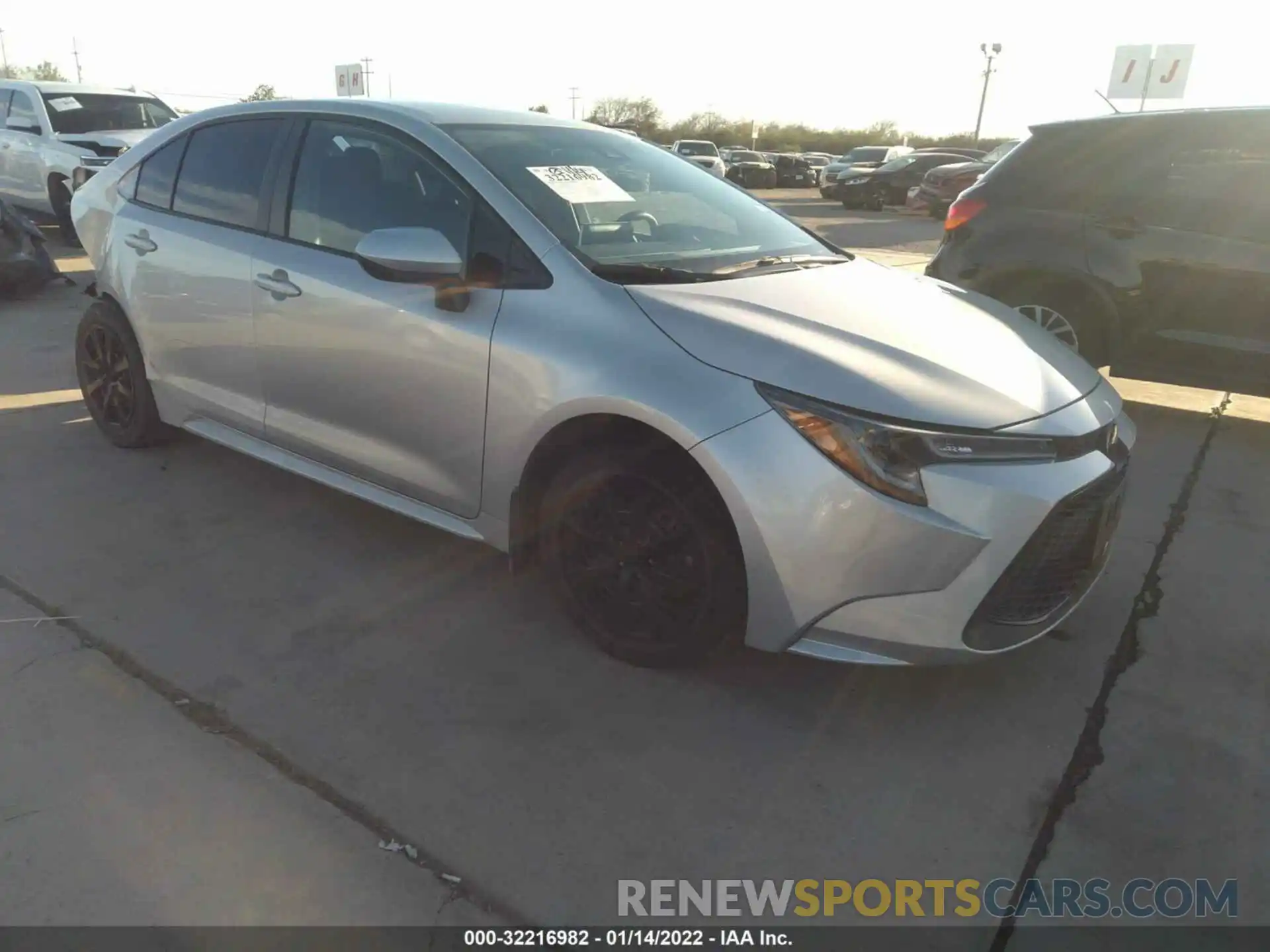 1 Photograph of a damaged car 5YFEPRAE7LP055703 TOYOTA COROLLA 2020