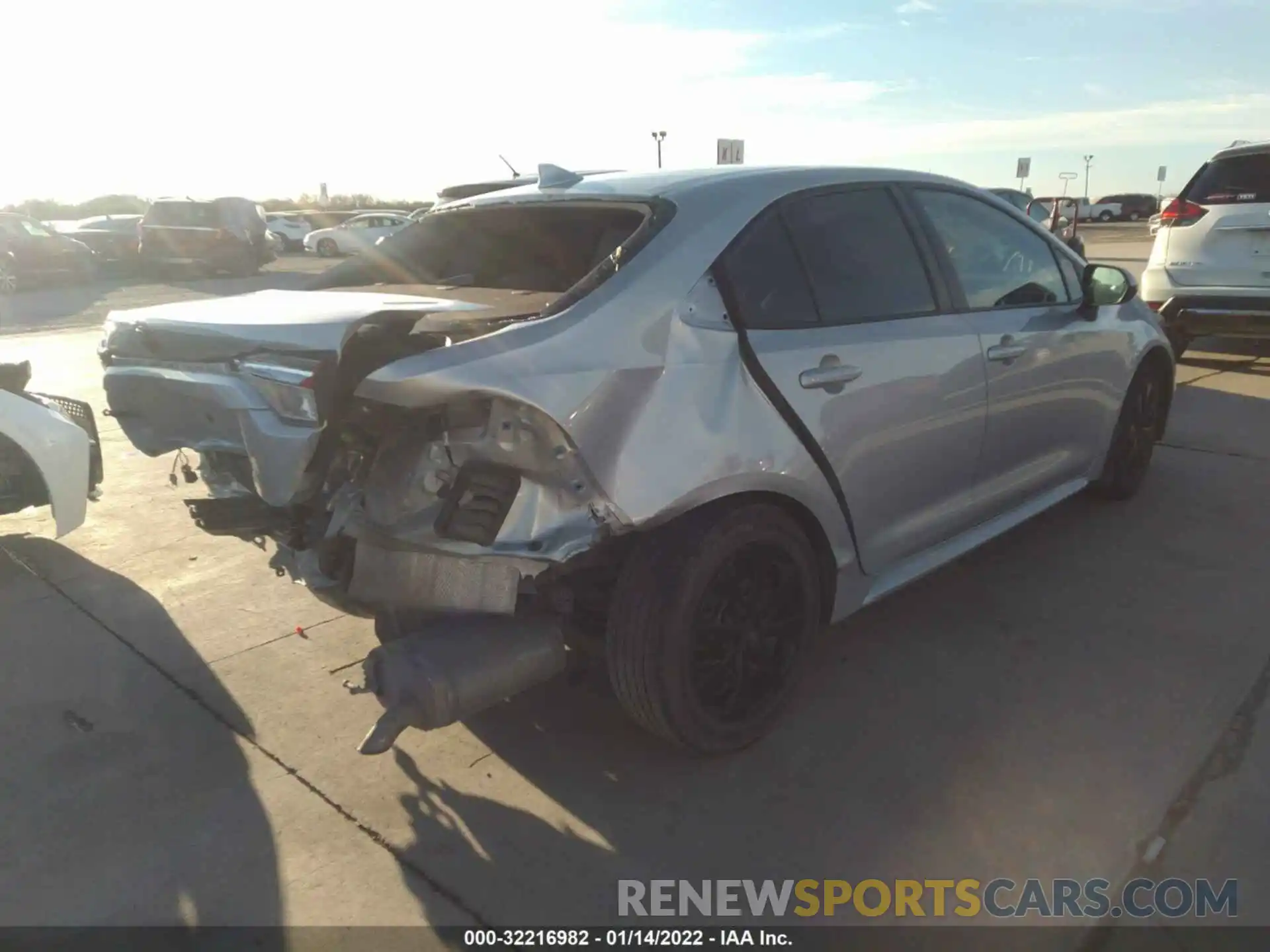 4 Photograph of a damaged car 5YFEPRAE7LP055703 TOYOTA COROLLA 2020