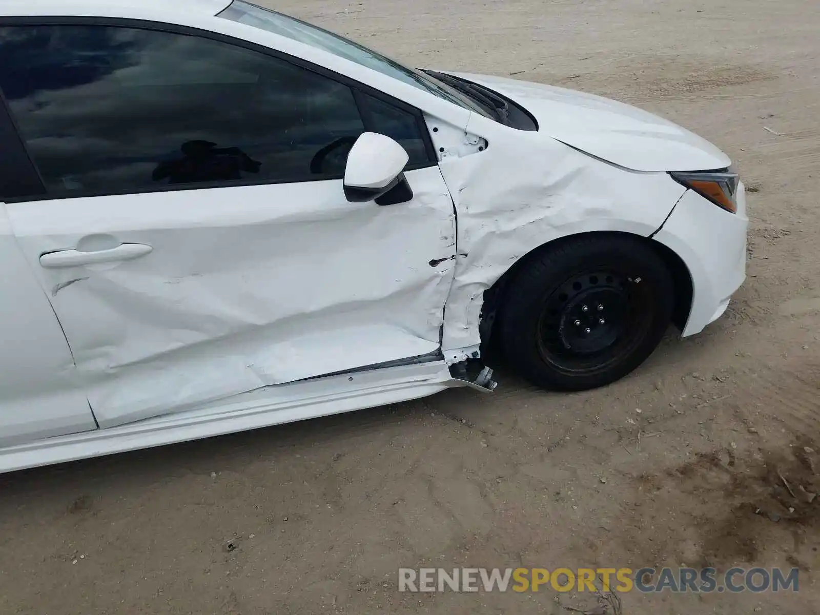 9 Photograph of a damaged car 5YFEPRAE7LP056737 TOYOTA COROLLA 2020