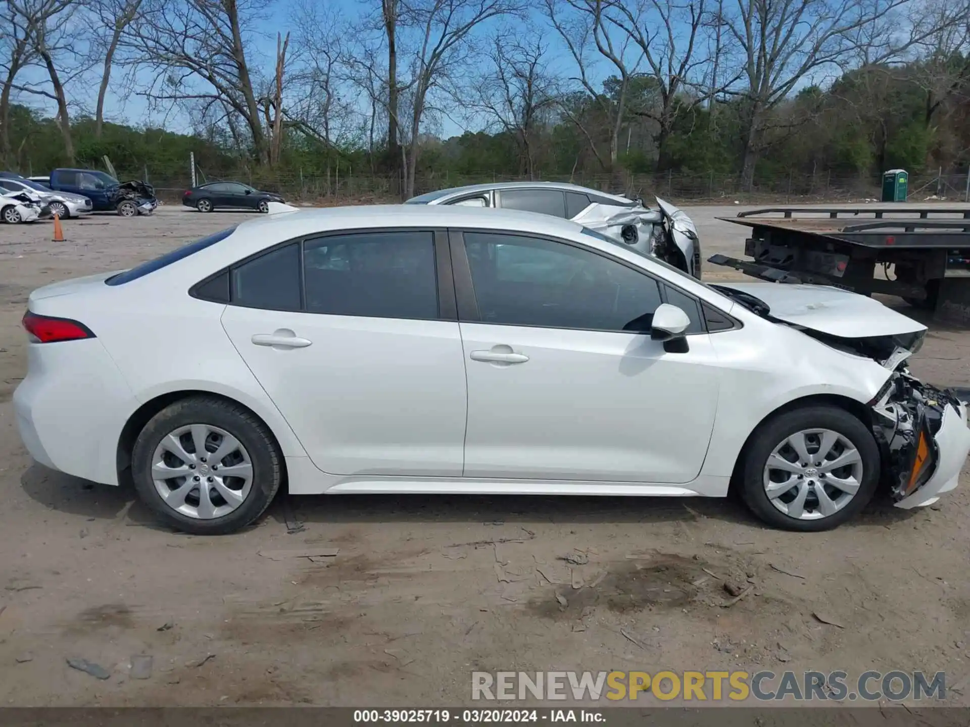 13 Photograph of a damaged car 5YFEPRAE7LP057662 TOYOTA COROLLA 2020