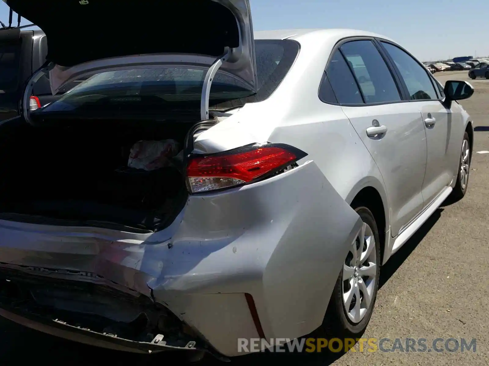 4 Photograph of a damaged car 5YFEPRAE7LP059878 TOYOTA COROLLA 2020