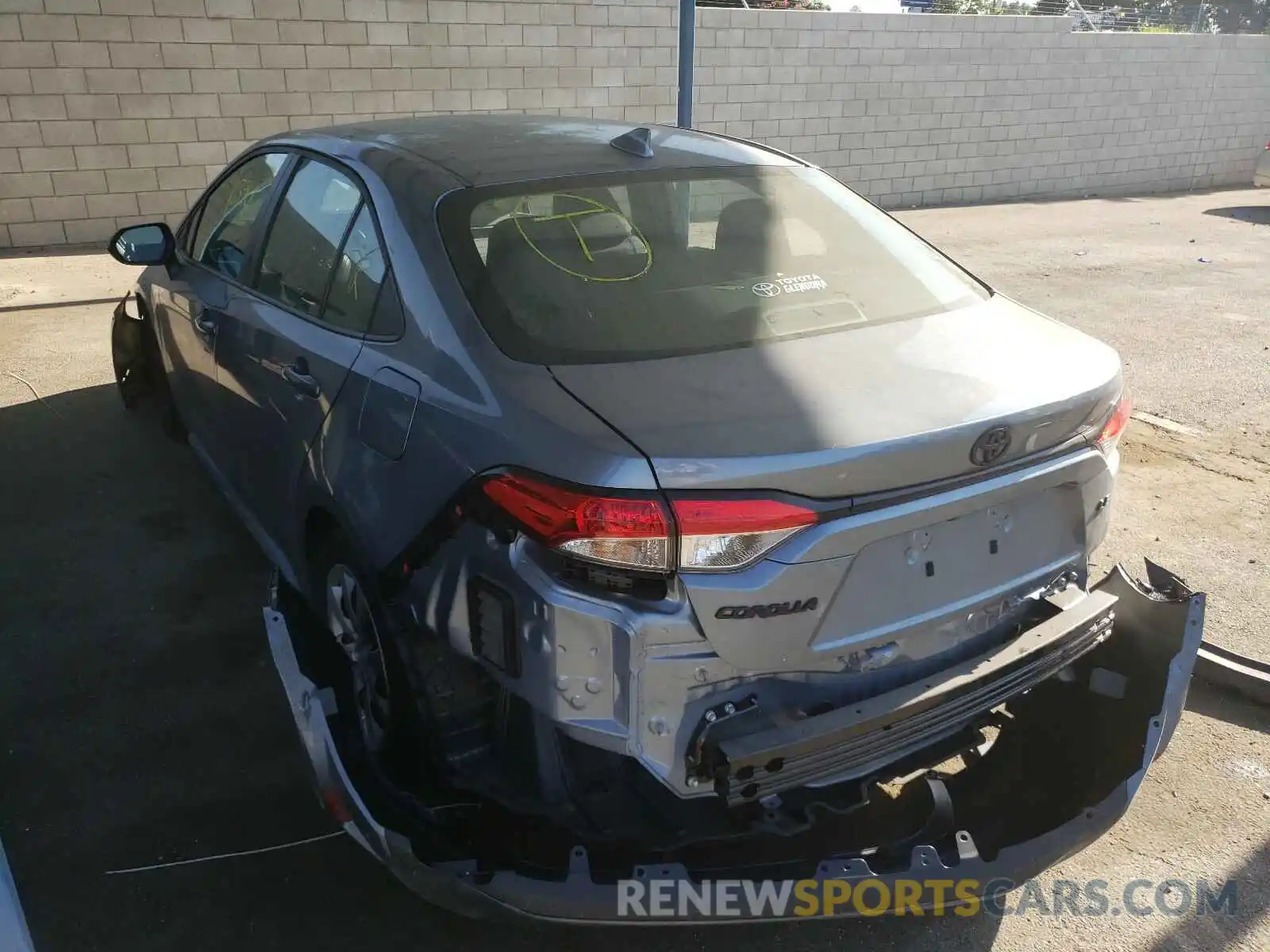 3 Photograph of a damaged car 5YFEPRAE7LP062036 TOYOTA COROLLA 2020