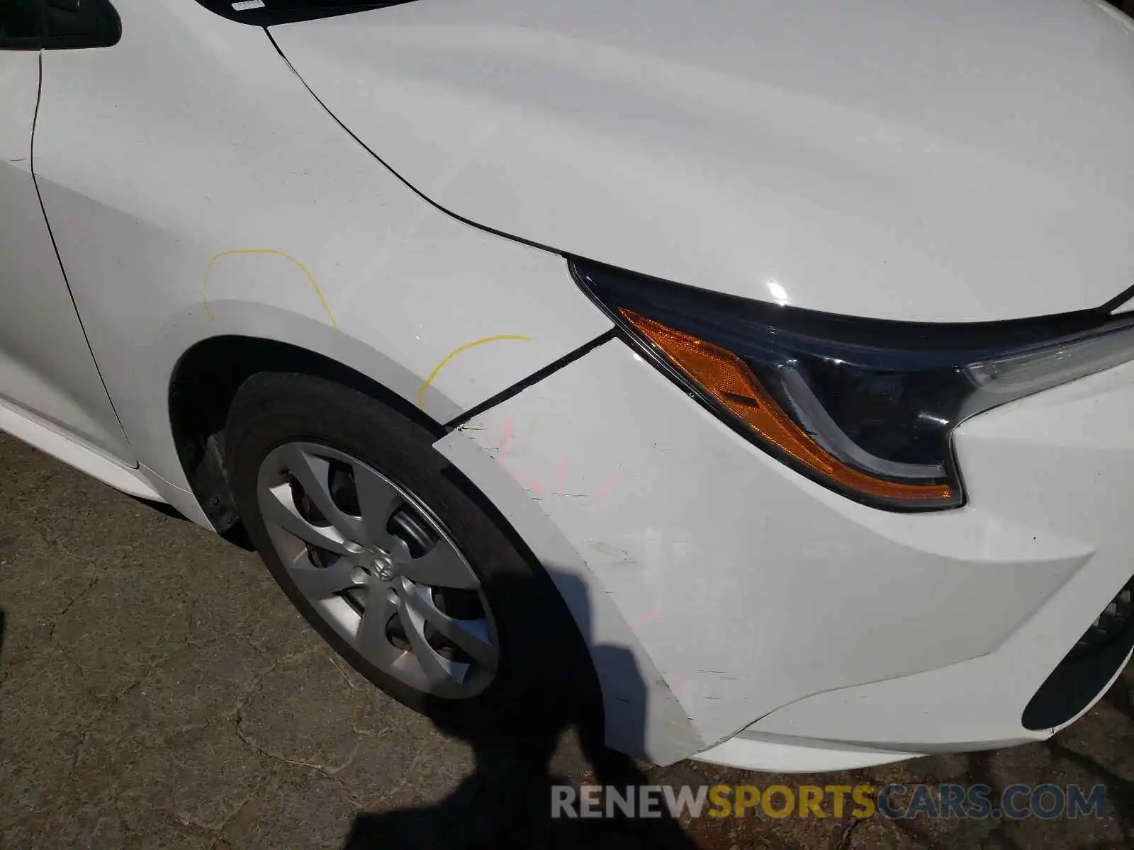 9 Photograph of a damaged car 5YFEPRAE7LP064627 TOYOTA COROLLA 2020