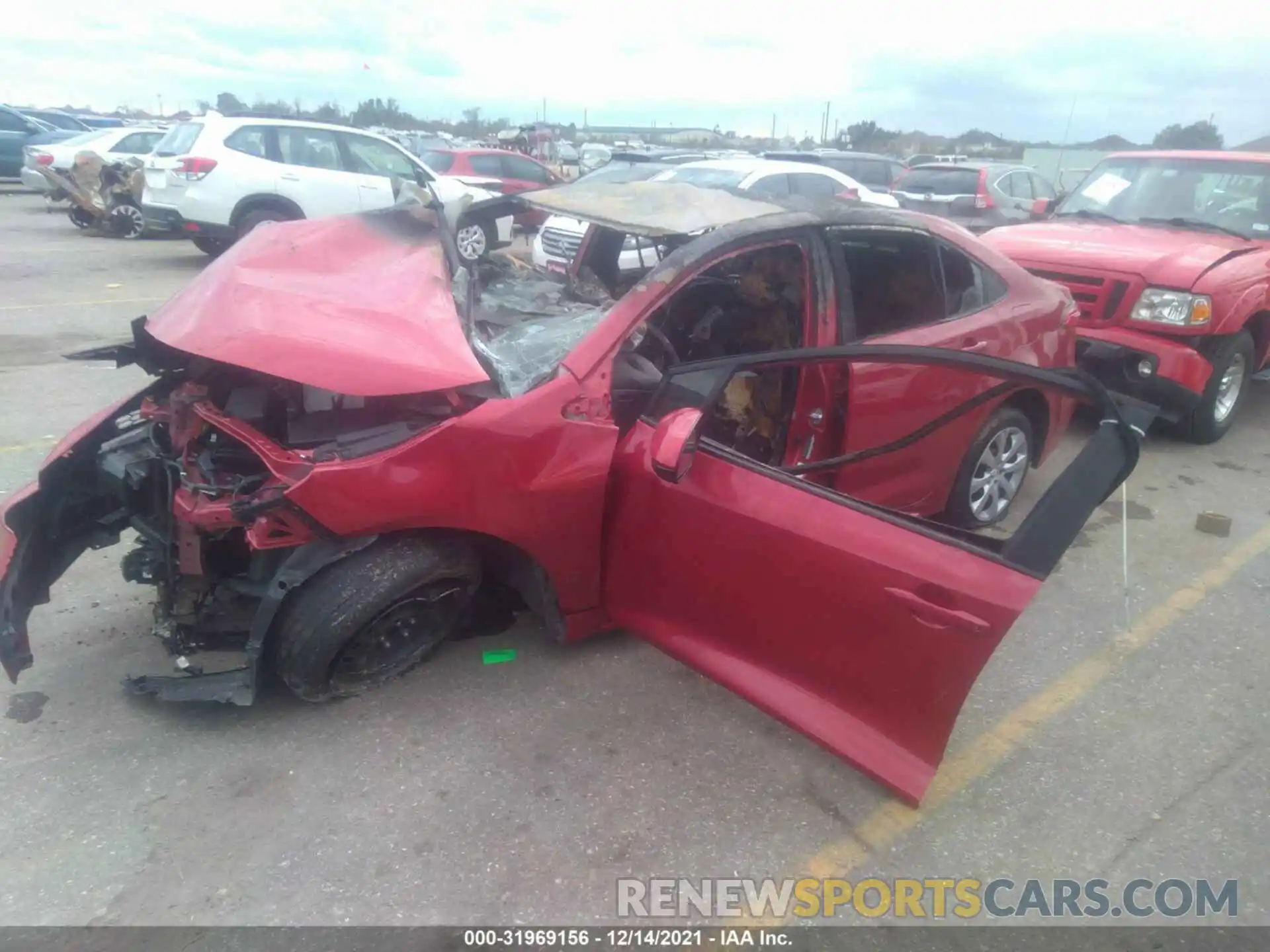 2 Photograph of a damaged car 5YFEPRAE7LP066989 TOYOTA COROLLA 2020